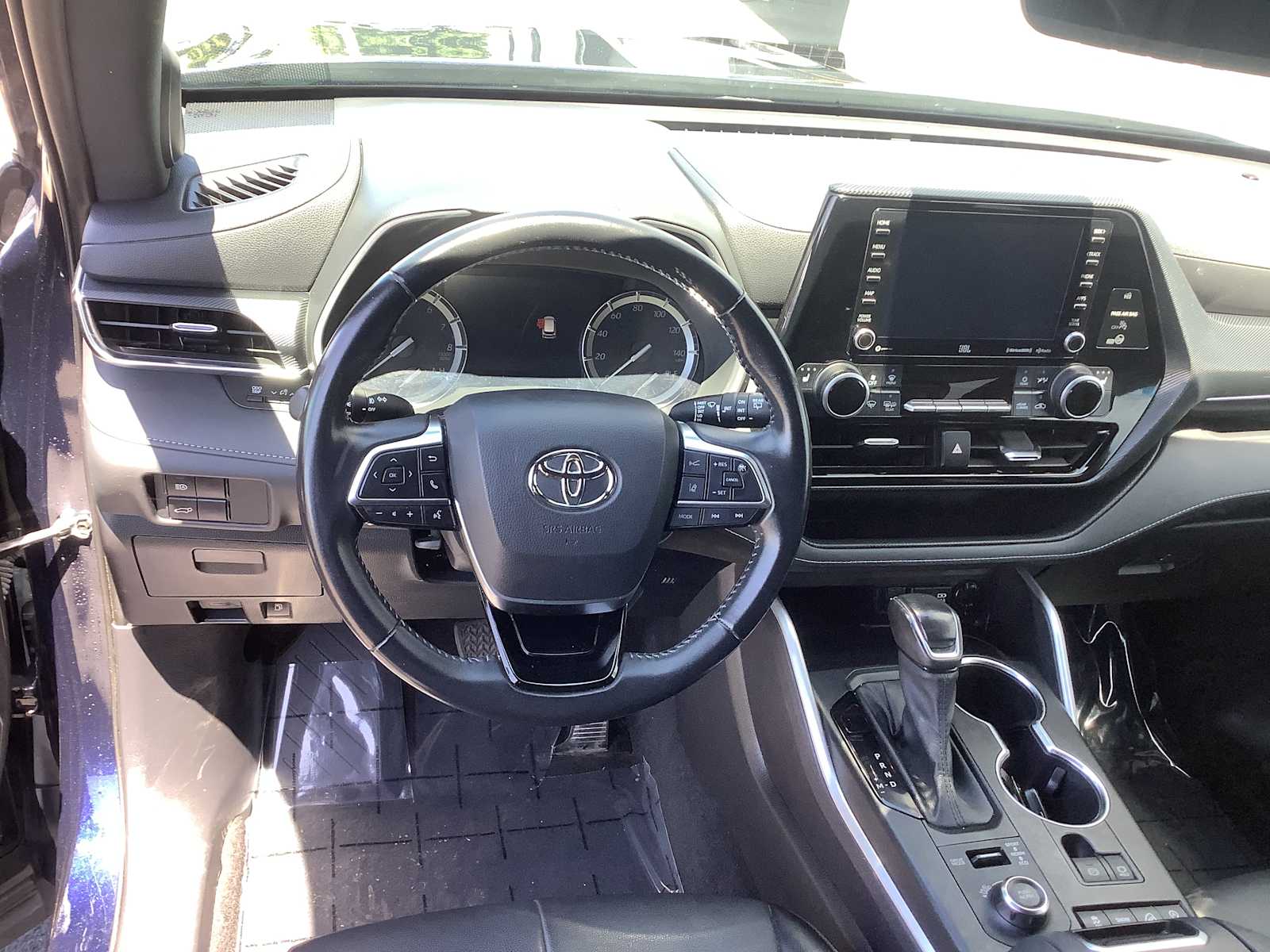 Thumbnail: 2021 Toyota Highlander - 9