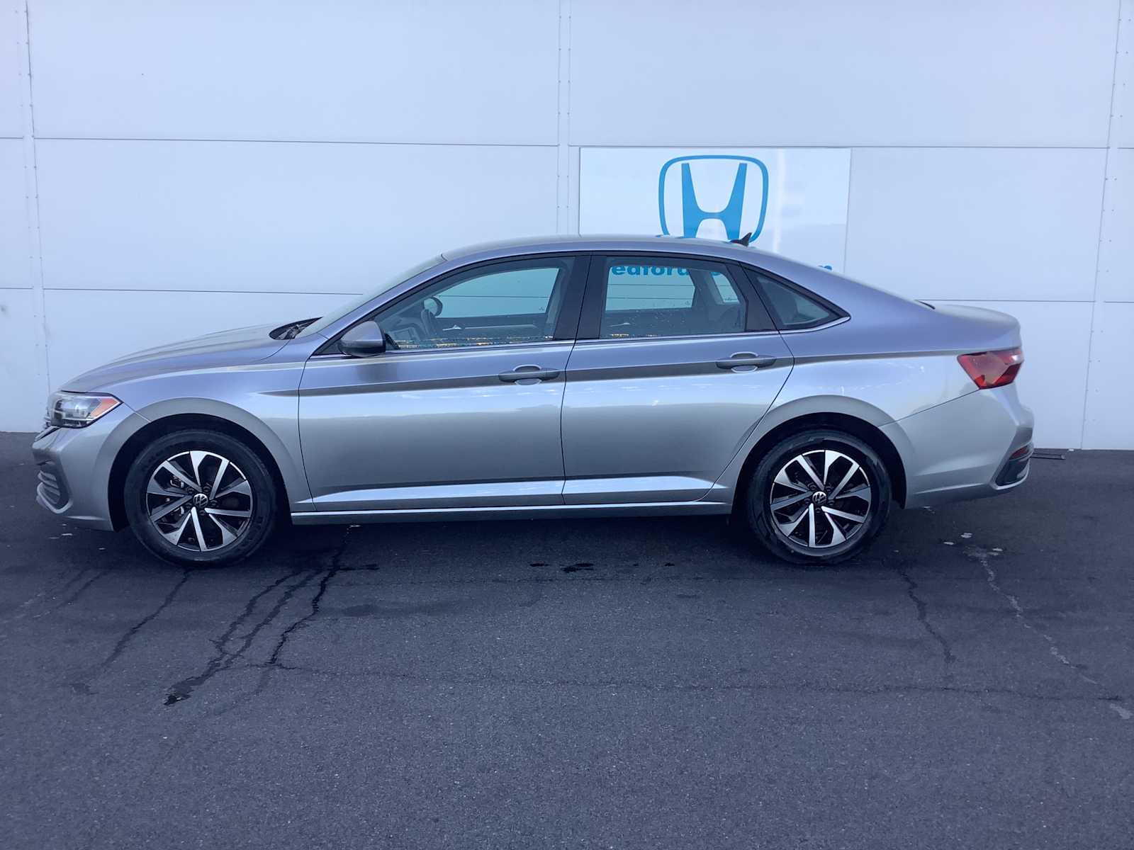 3VW5M7BU8RM030342