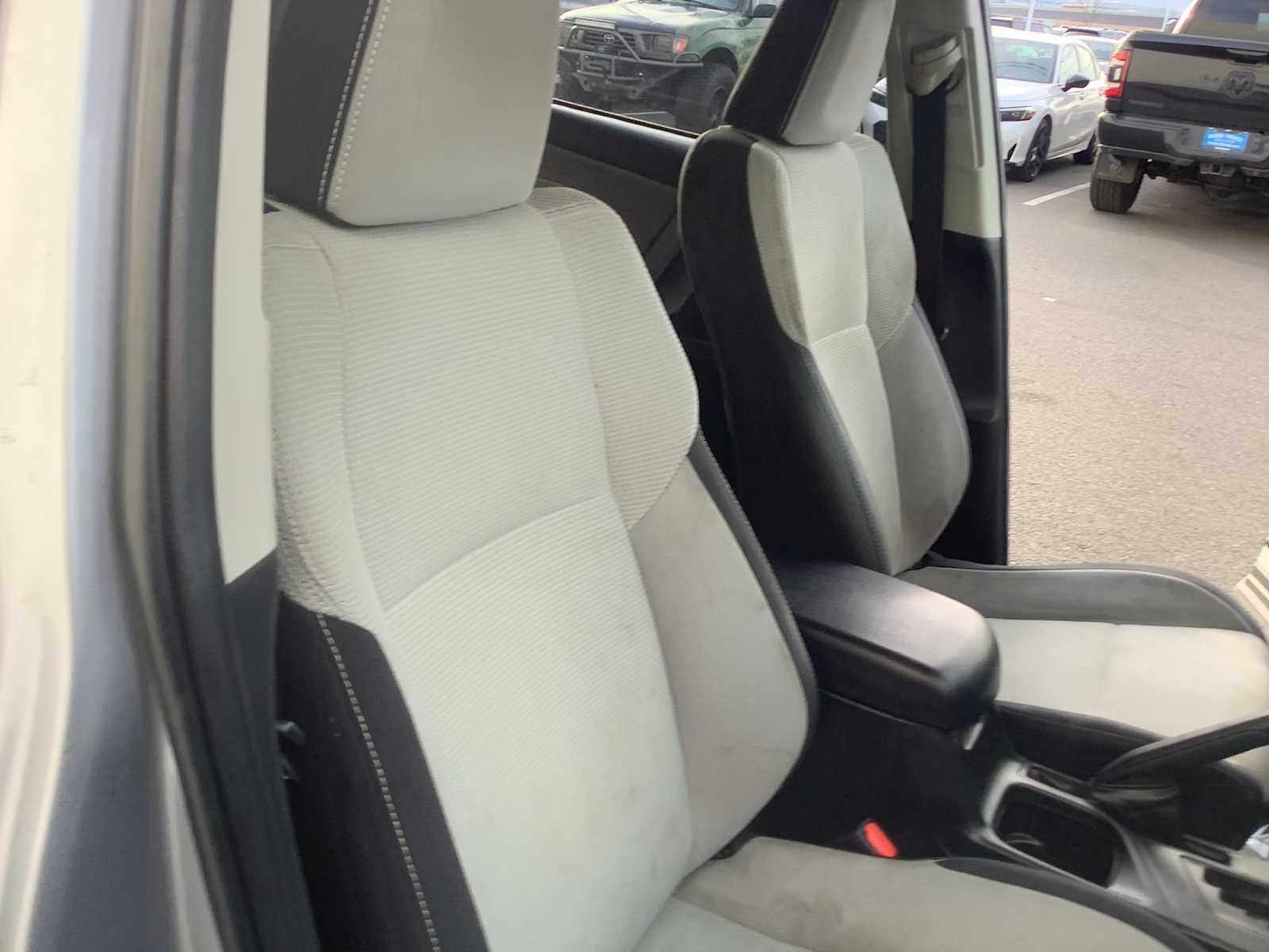 Thumbnail: 2018 Toyota RAV4 - 15