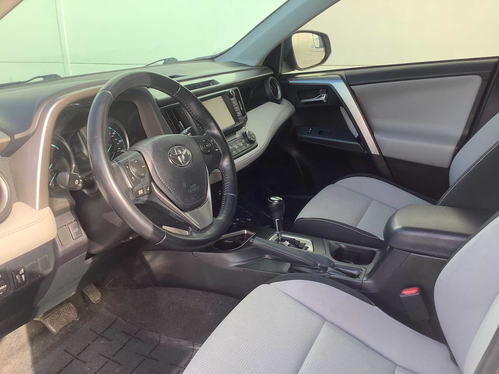 Thumbnail: 2016 Toyota RAV4 - 3