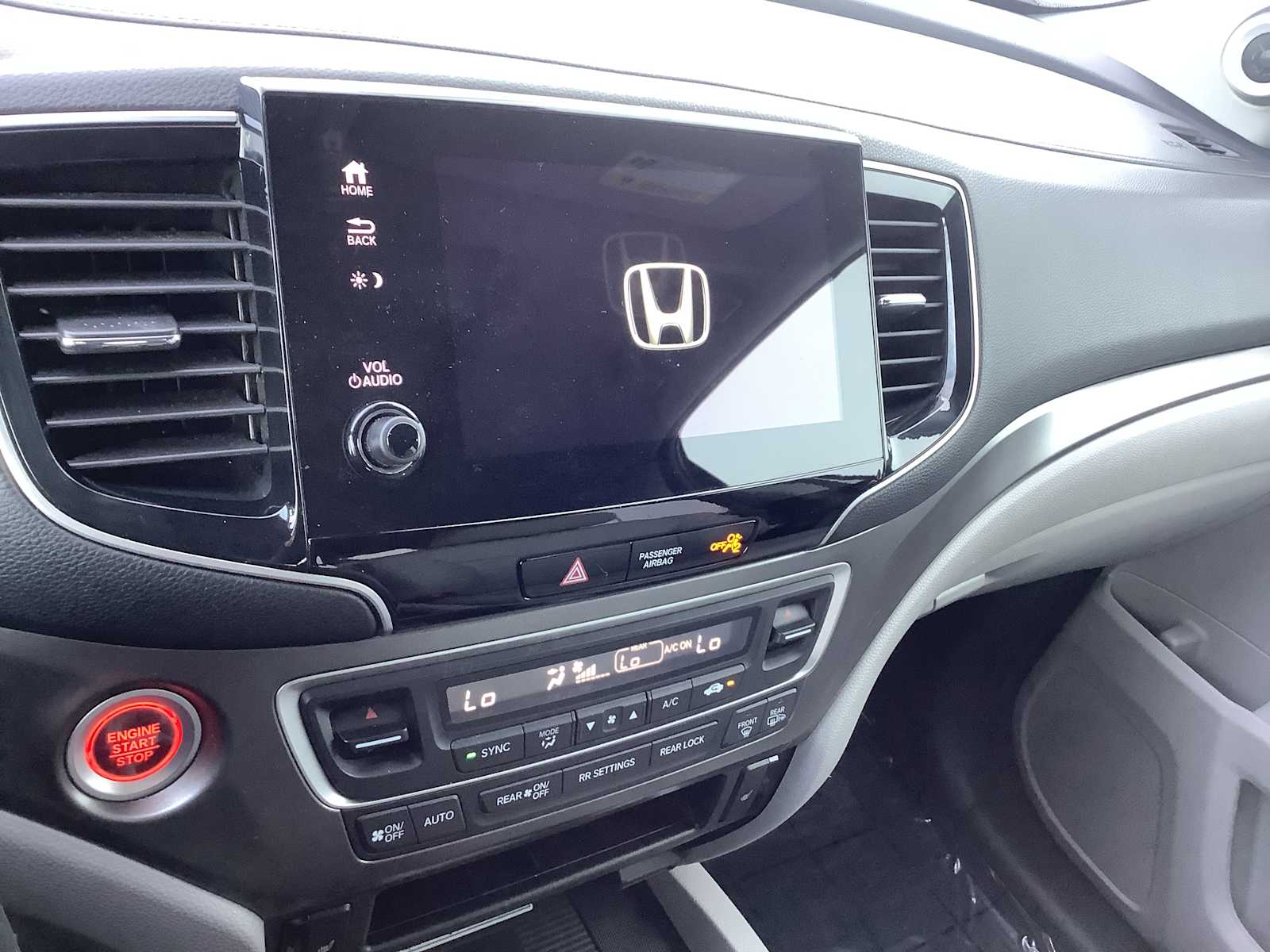 2022 Honda Pilot SE - Photo 17