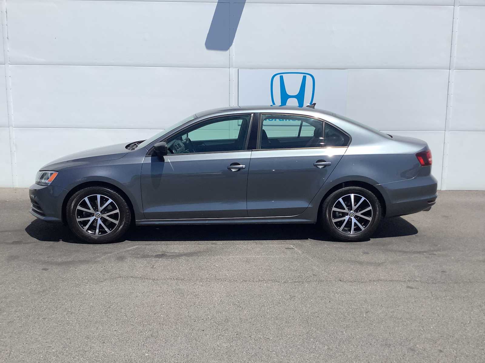 Used 2016 Volkswagen Jetta SE with VIN 3VWD67AJ9GM341644 for sale in Medford, OR
