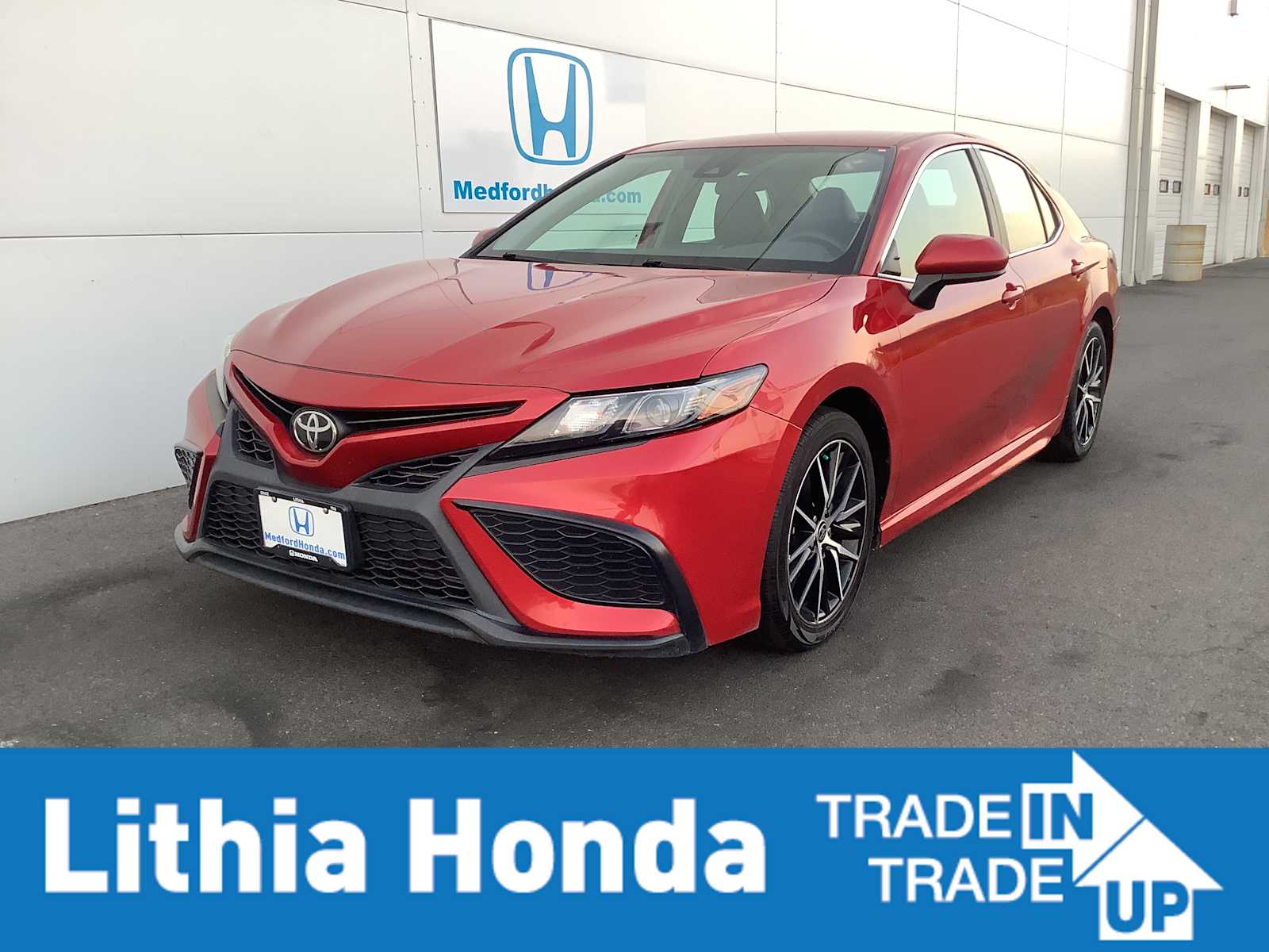 2021 Toyota Camry SE -
                  Medford, OR
