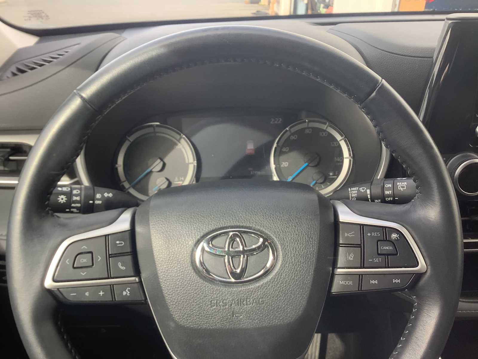 Thumbnail: 2023 Toyota Highlander - 16