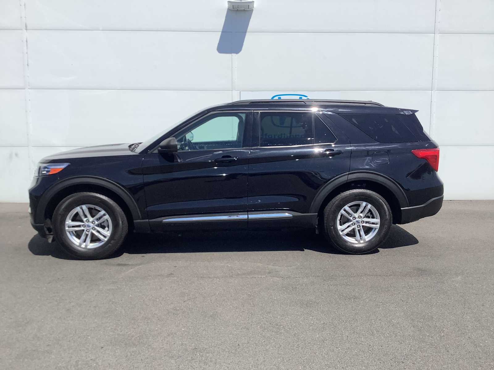 2023 Ford Explorer XLT photo 2