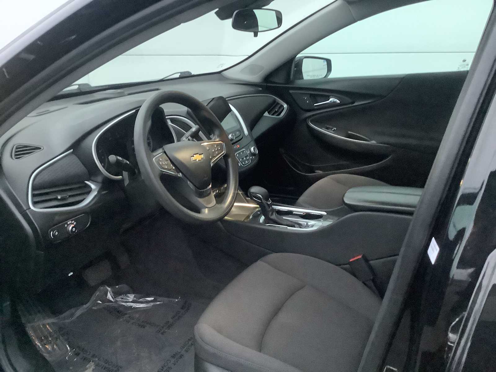 Thumbnail: 2023 Chevrolet Malibu - 3