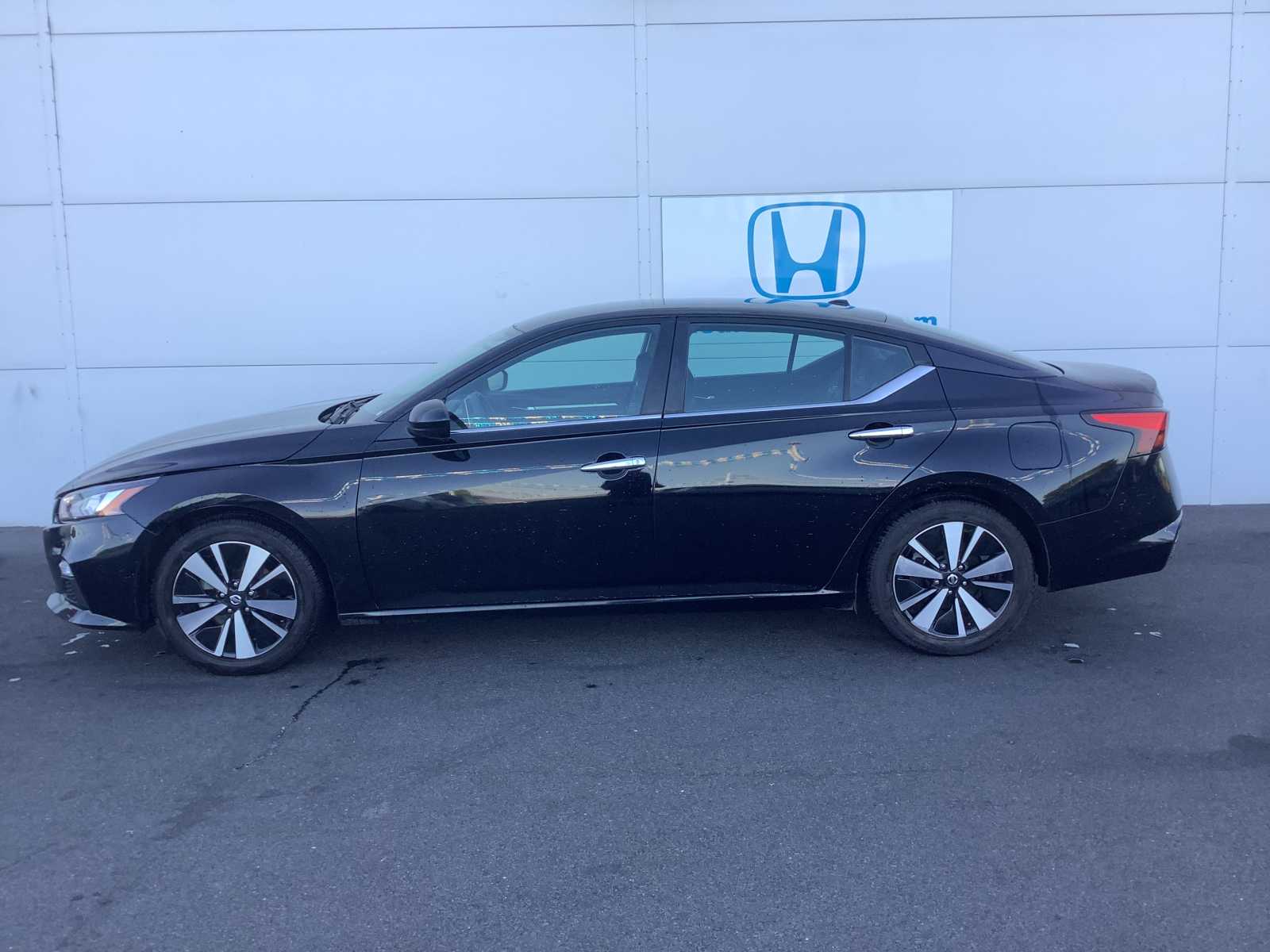 Used 2021 Nissan Altima SV with VIN 1N4BL4DV8MN329136 for sale in Medford, OR