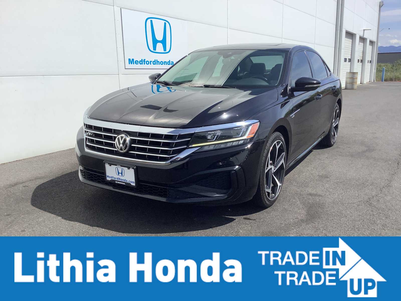 2020 Volkswagen Passat 2.0T R-Line Auto's photo