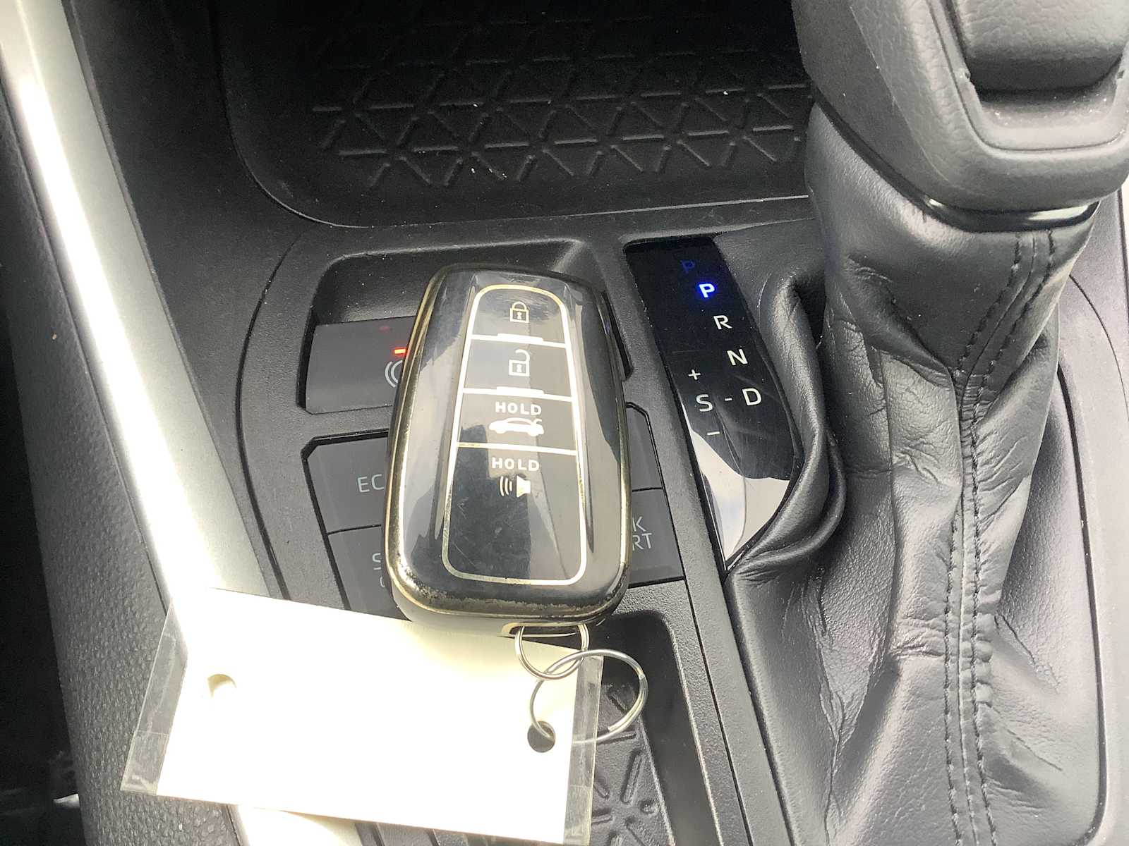 Thumbnail: 2022 Toyota RAV4 - 19