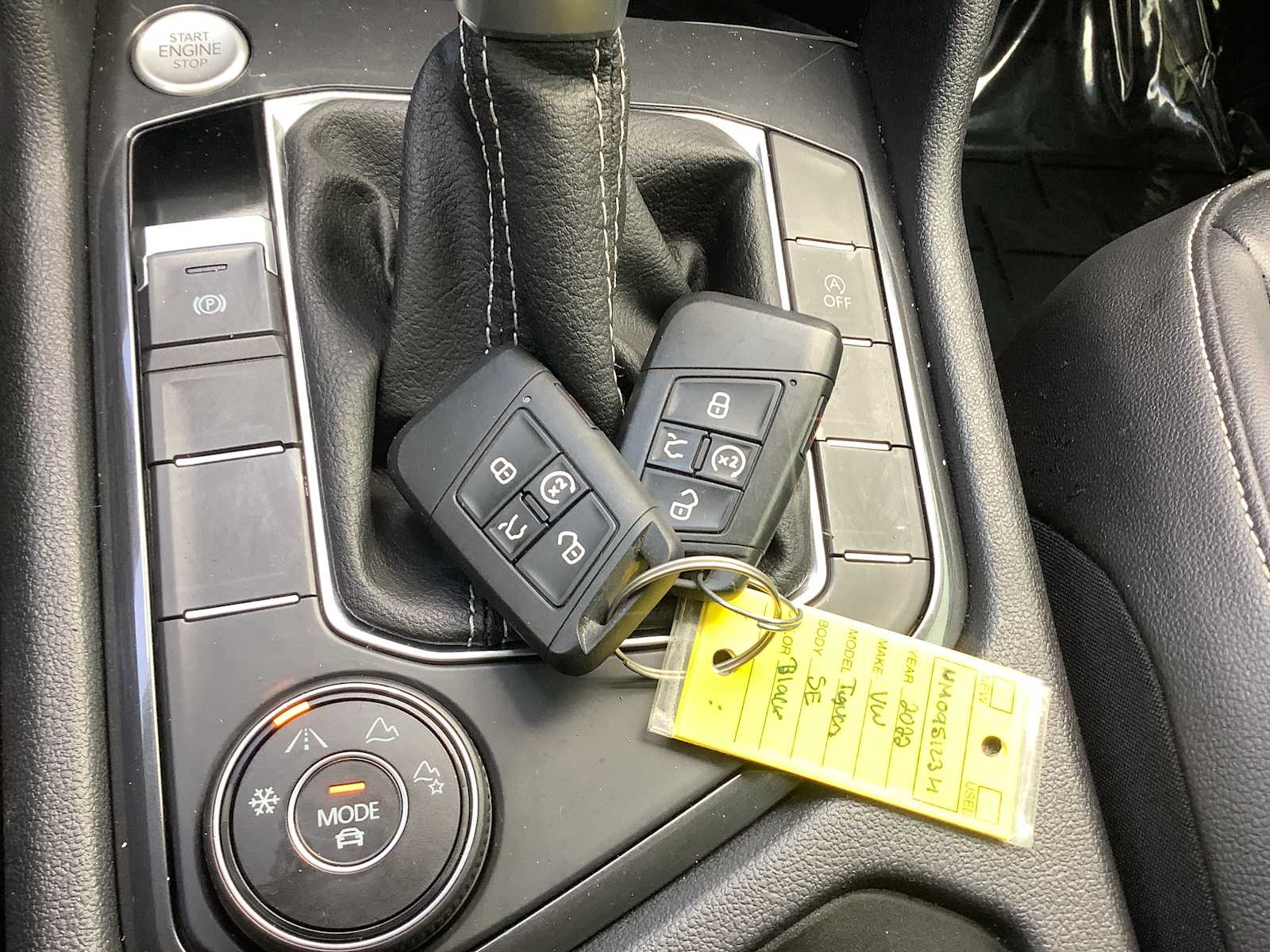 Thumbnail: 2022 Volkswagen Tiguan - 19