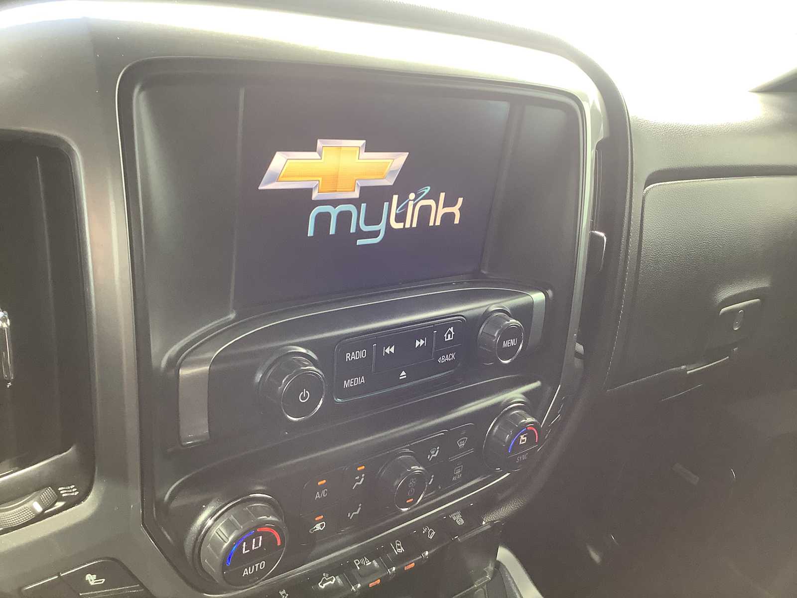 Thumbnail: 2015 Chevrolet Silverado 3500 - 16