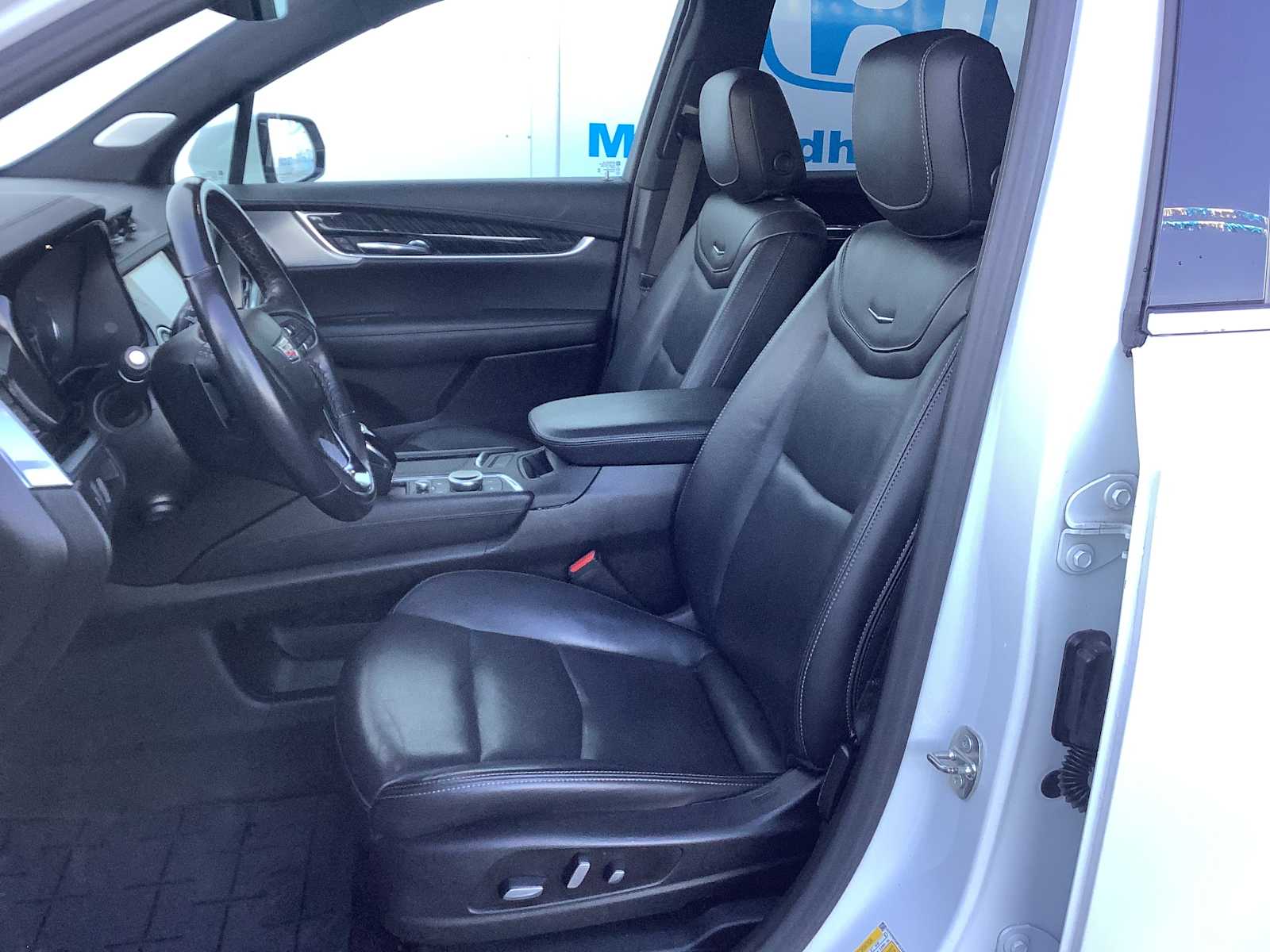 Thumbnail: 2023 Cadillac XT6 - 11