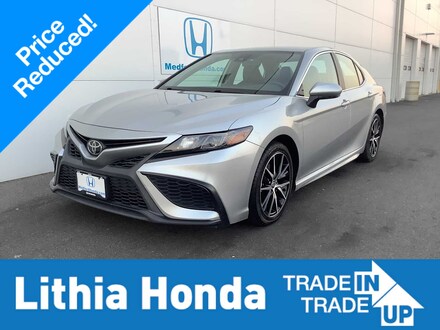 2022 Toyota Camry SE Sedan
