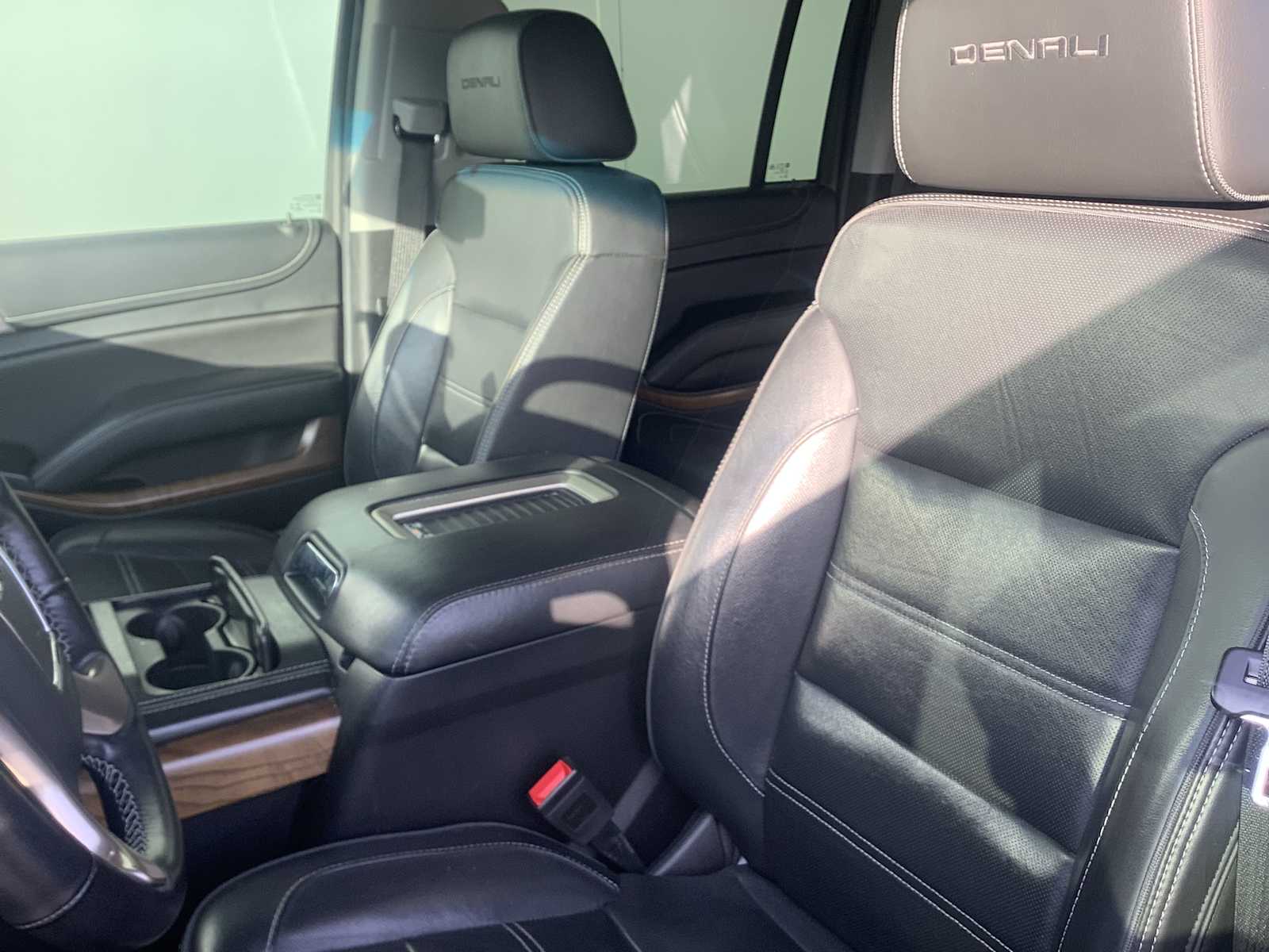 Thumbnail: 2019 GMC Yukon XL - 11