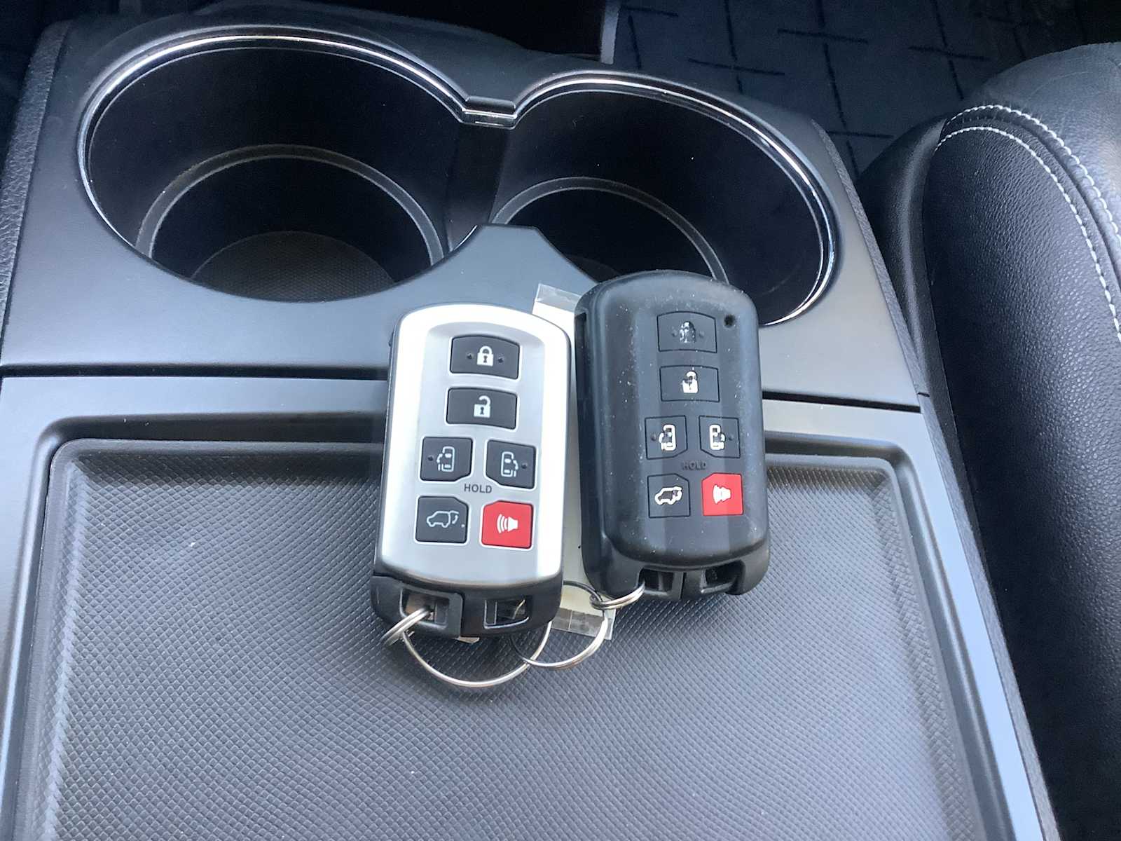 Thumbnail: 2019 Toyota Sienna - 19