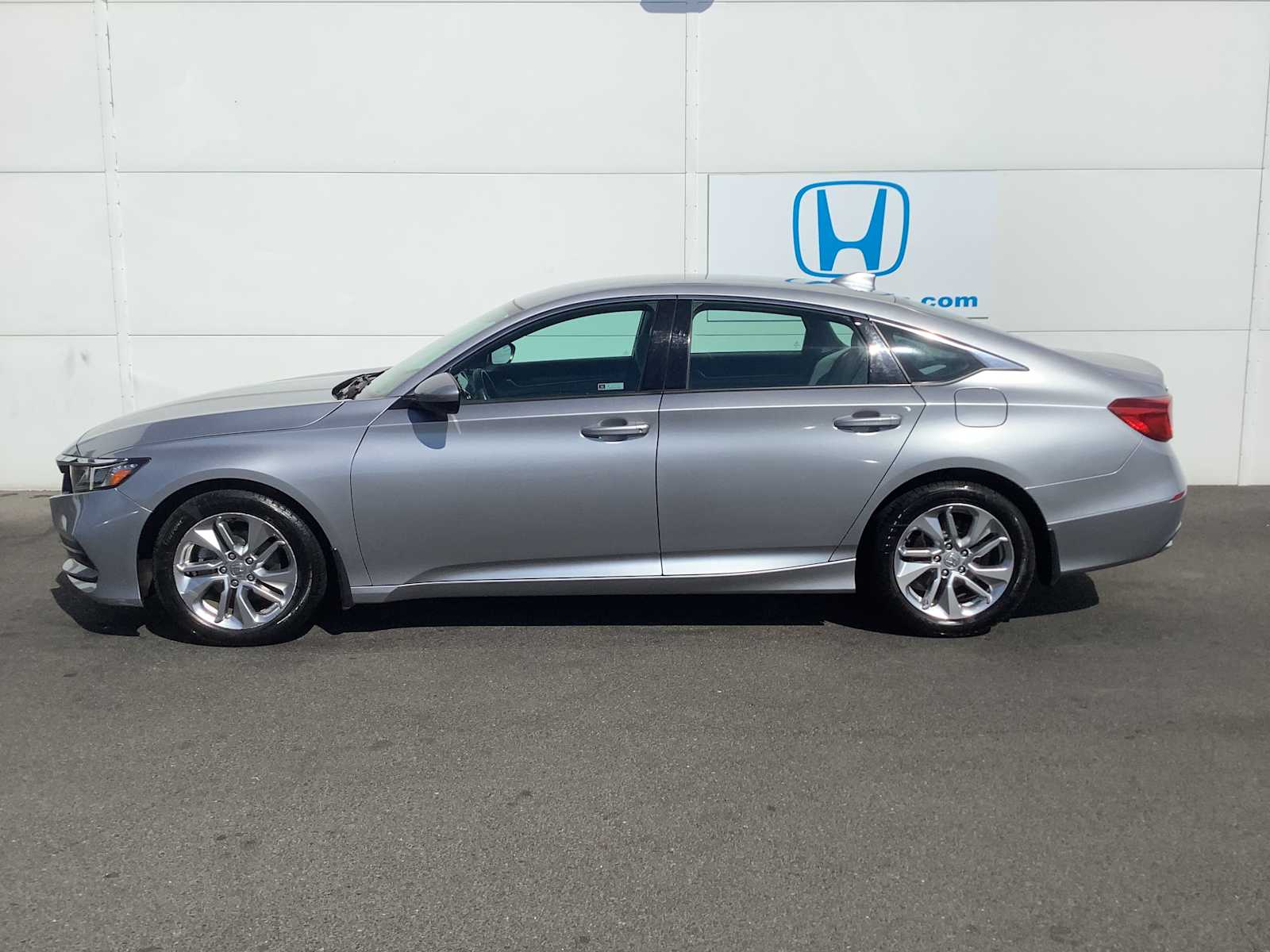 Used 2018 Honda Accord LX with VIN 1HGCV1F18JA163674 for sale in Medford, OR