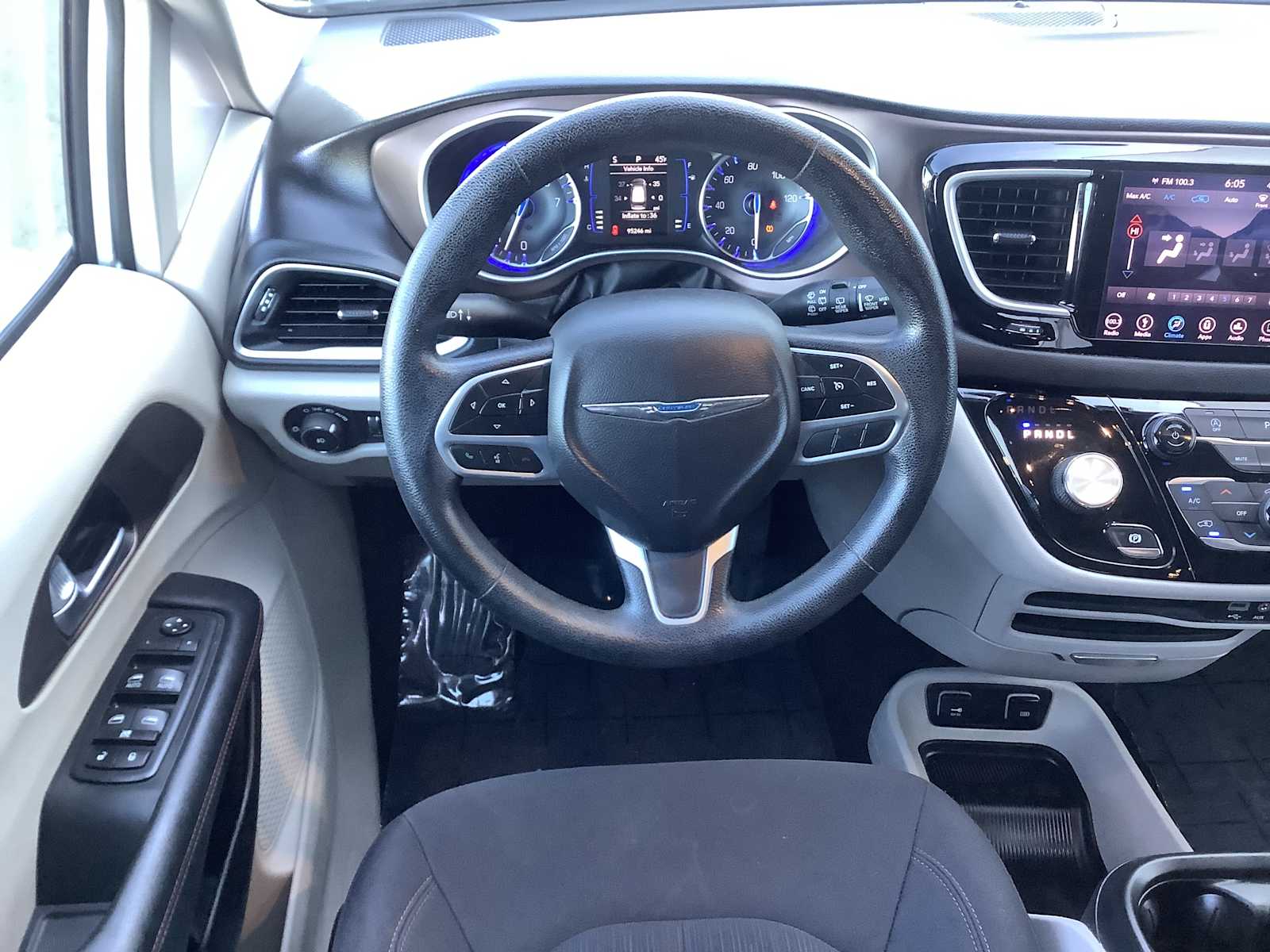Thumbnail: 2019 Chrysler Pacifica - 9