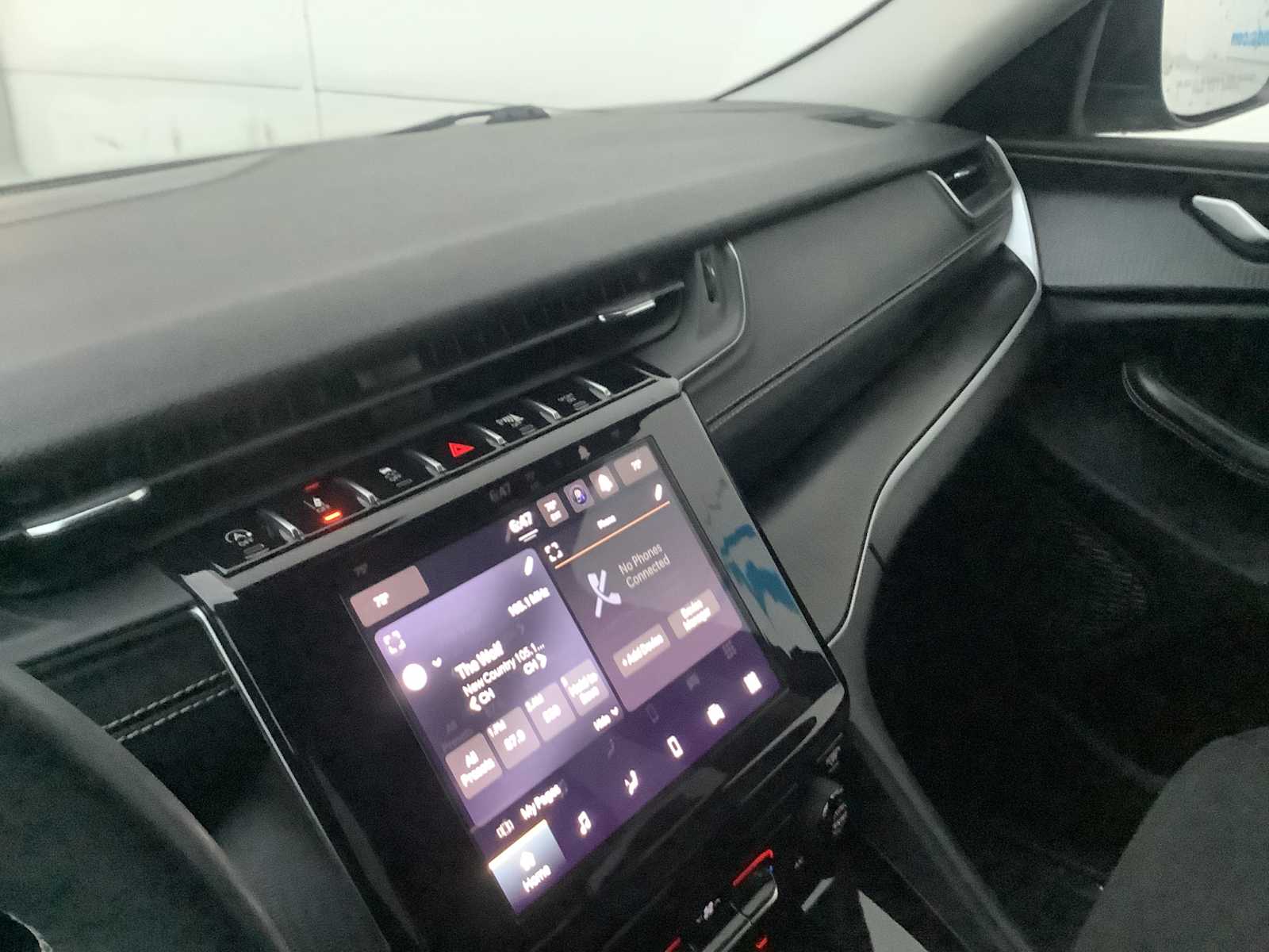 Thumbnail: 2023 Jeep Grand Cherokee - 17