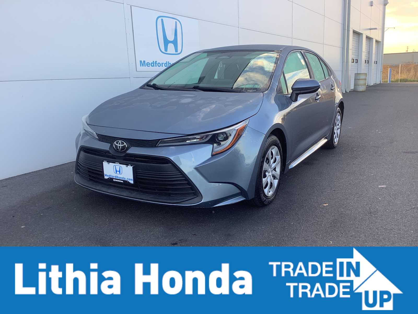 2023 Toyota Corolla LE's photo