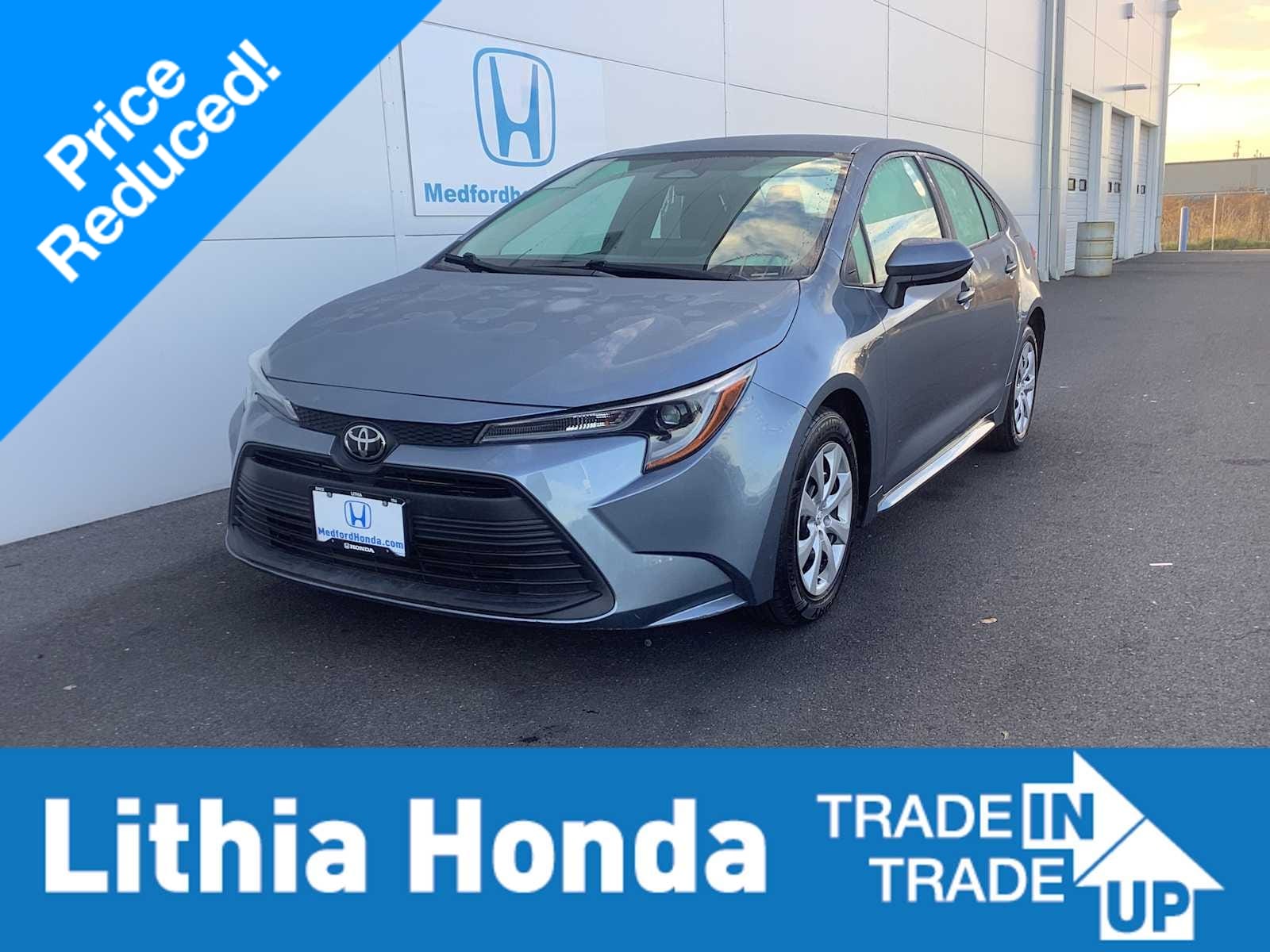 2023 Toyota Corolla LE's photo