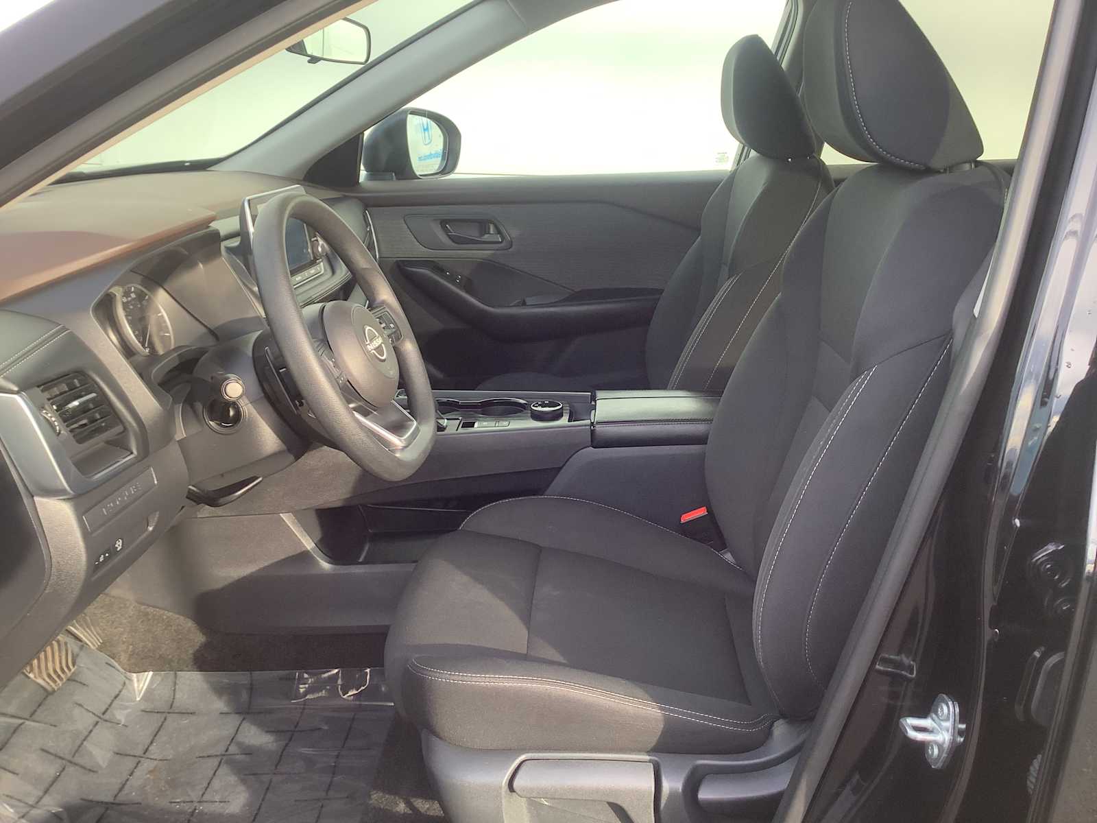 2023 Nissan Rogue S photo 2