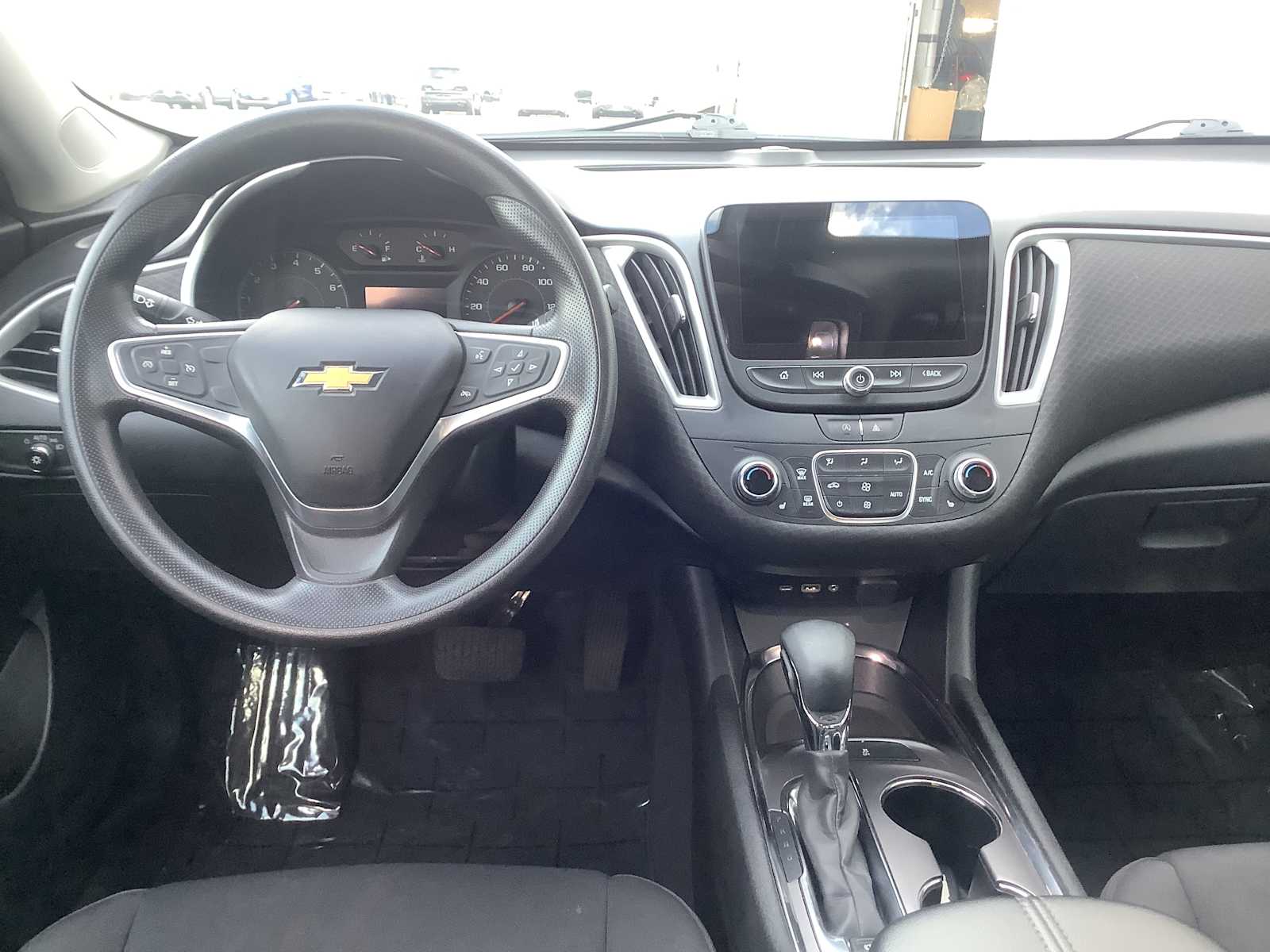 Thumbnail: 2022 Chevrolet Malibu - 10