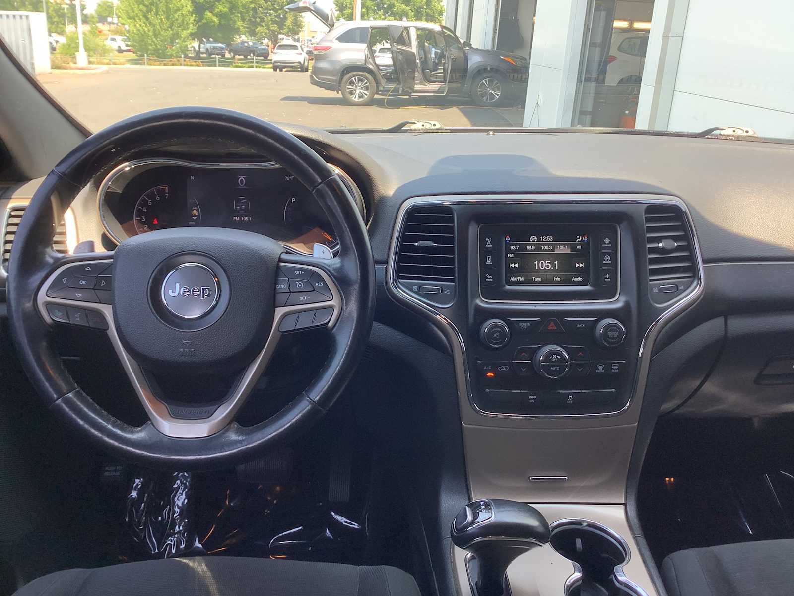 Thumbnail: 2015 Jeep Grand Cherokee - 10