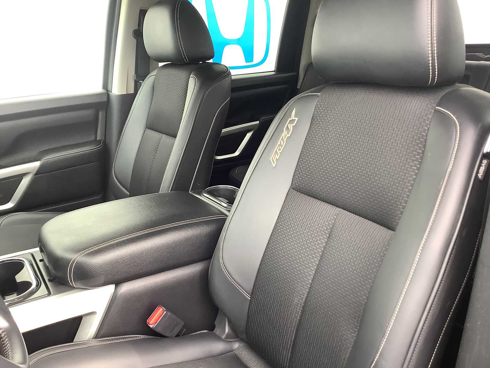 2018 Nissan Titan XD Pro-4X - Photo 11