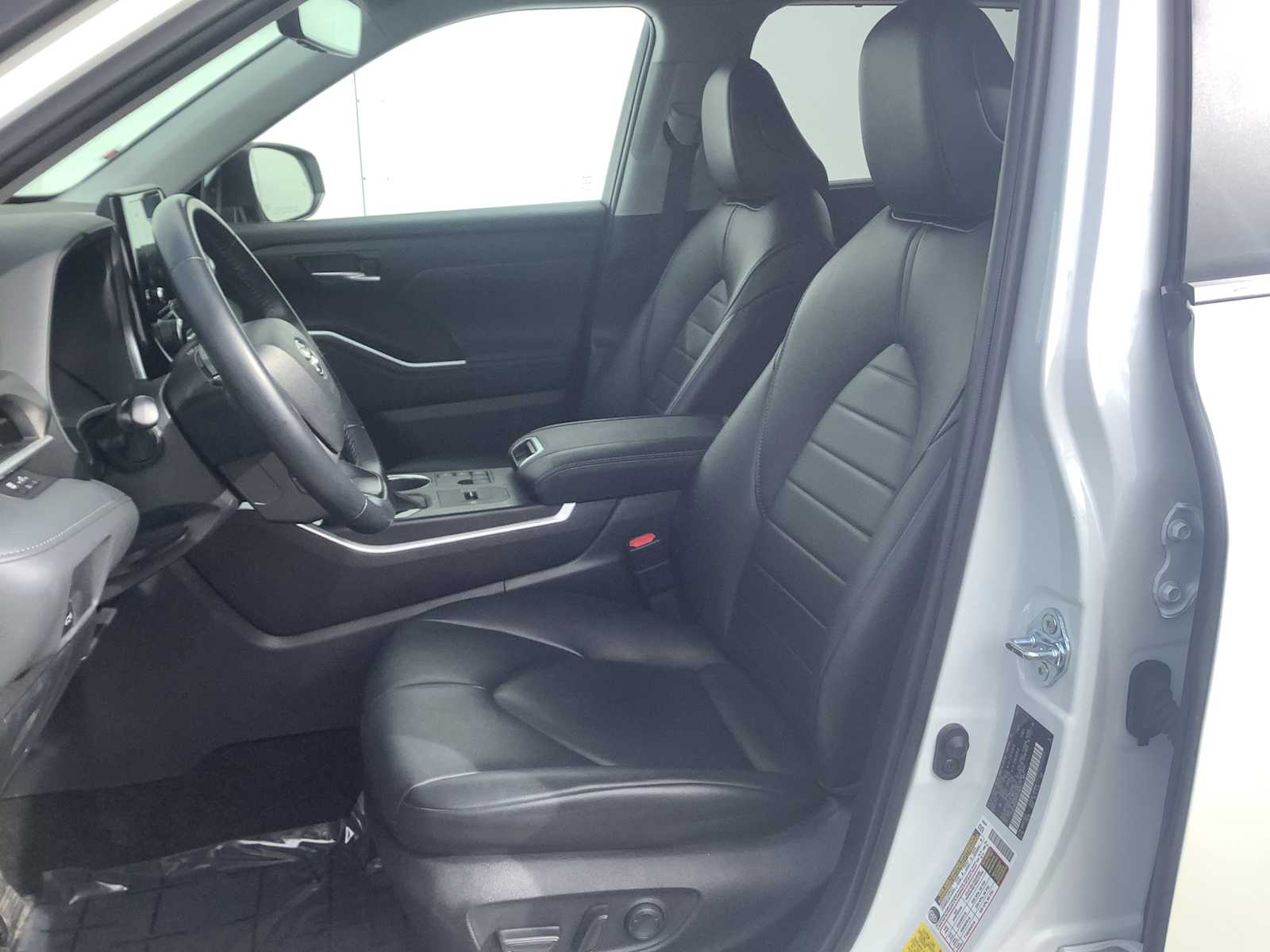 Thumbnail: 2023 Toyota Highlander - 11