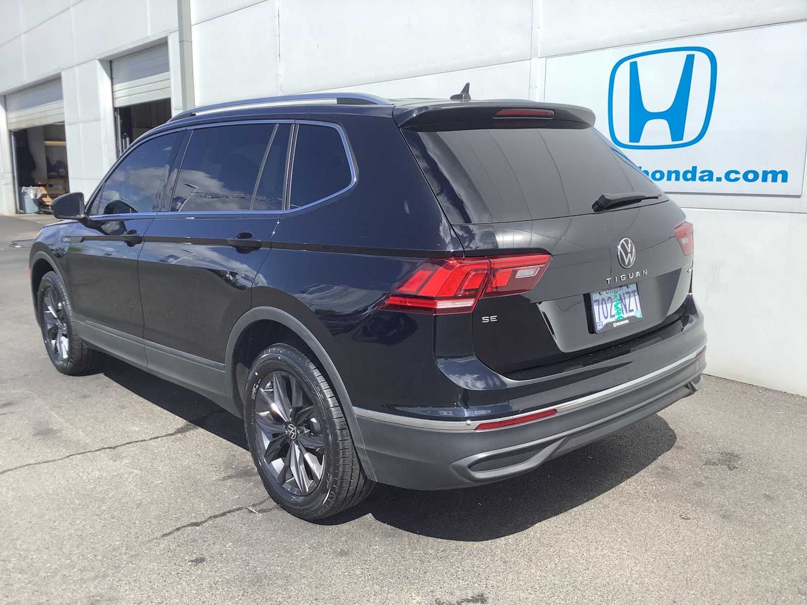 Thumbnail: 2022 Volkswagen Tiguan - 4