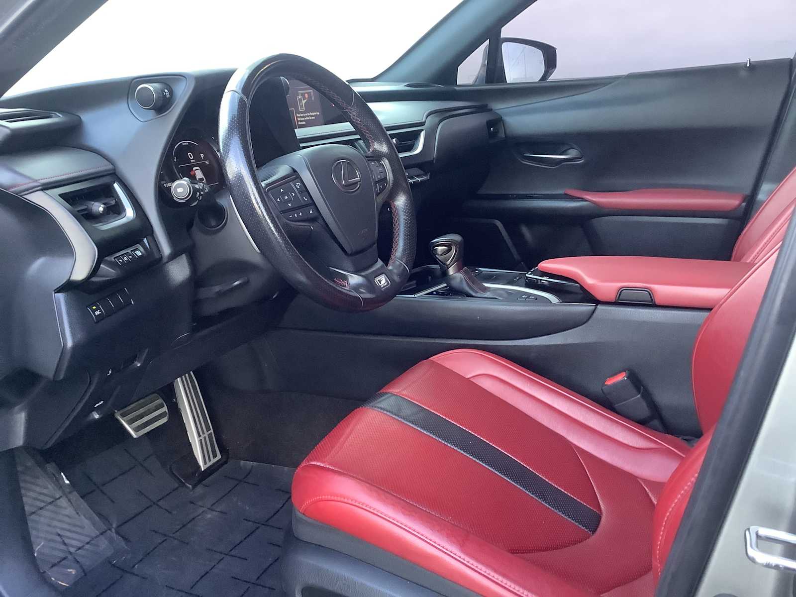 Thumbnail: 2020 Lexus UX - 3