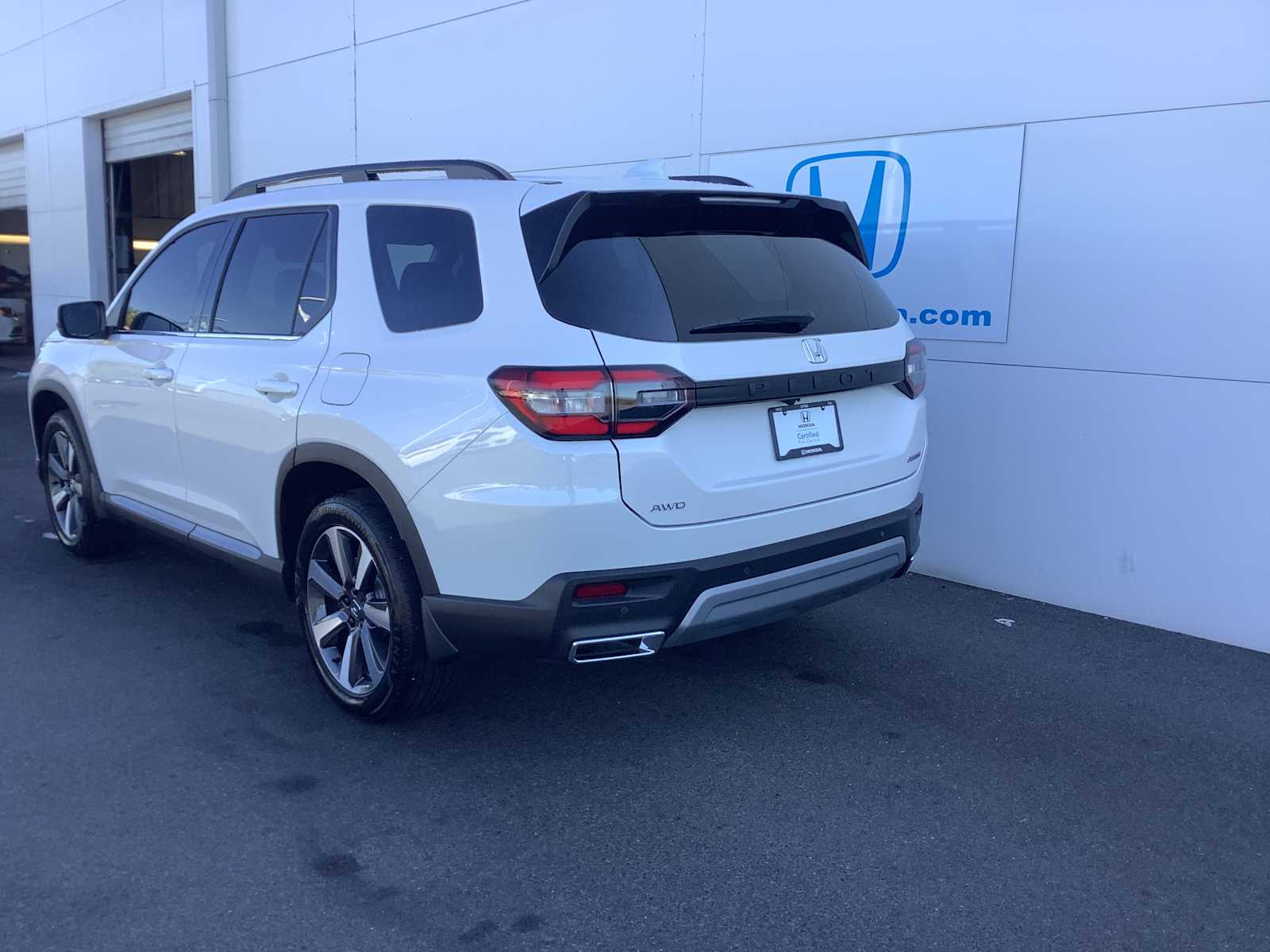 2025 Honda Pilot Touring photo 3