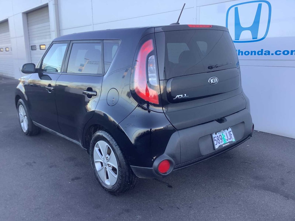 Used 2016 Kia Soul Base FWD Hatchback
