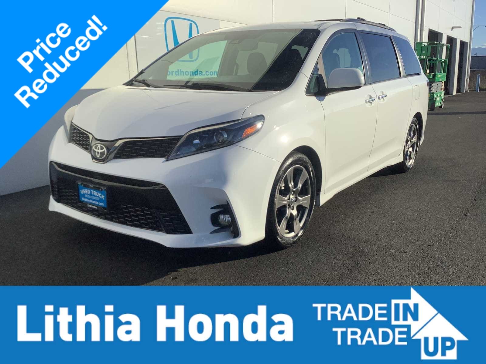 Thumbnail: 2019 Toyota Sienna - 1