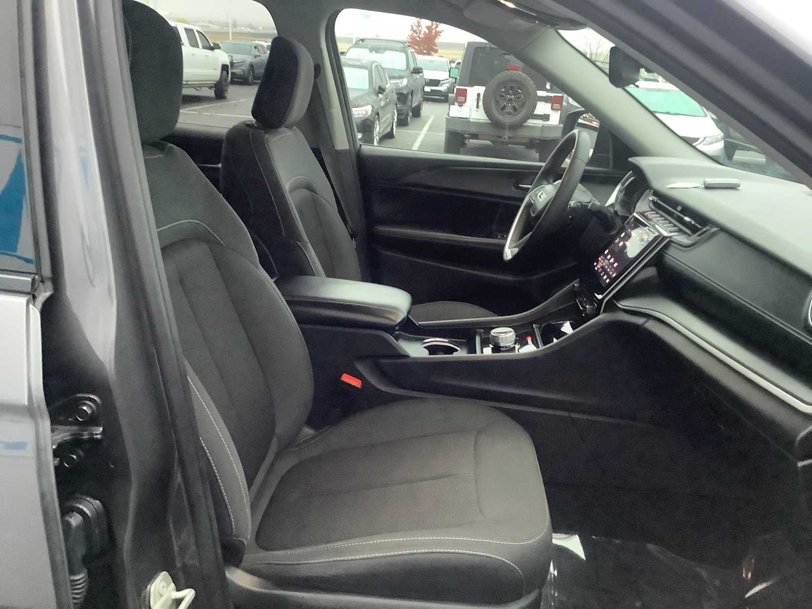 Thumbnail: 2023 Jeep Grand Cherokee - 15