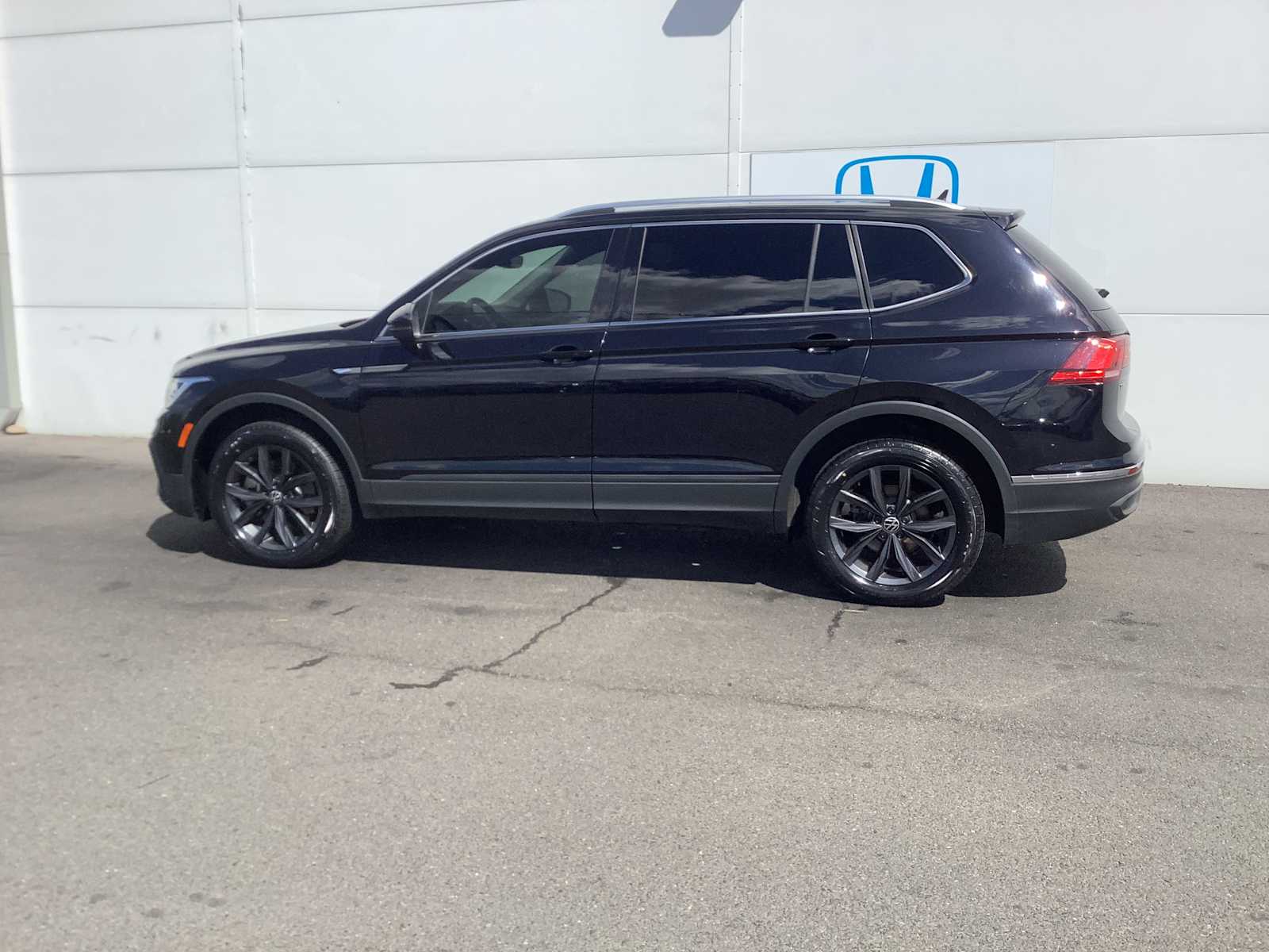 Thumbnail: 2022 Volkswagen Tiguan - 2