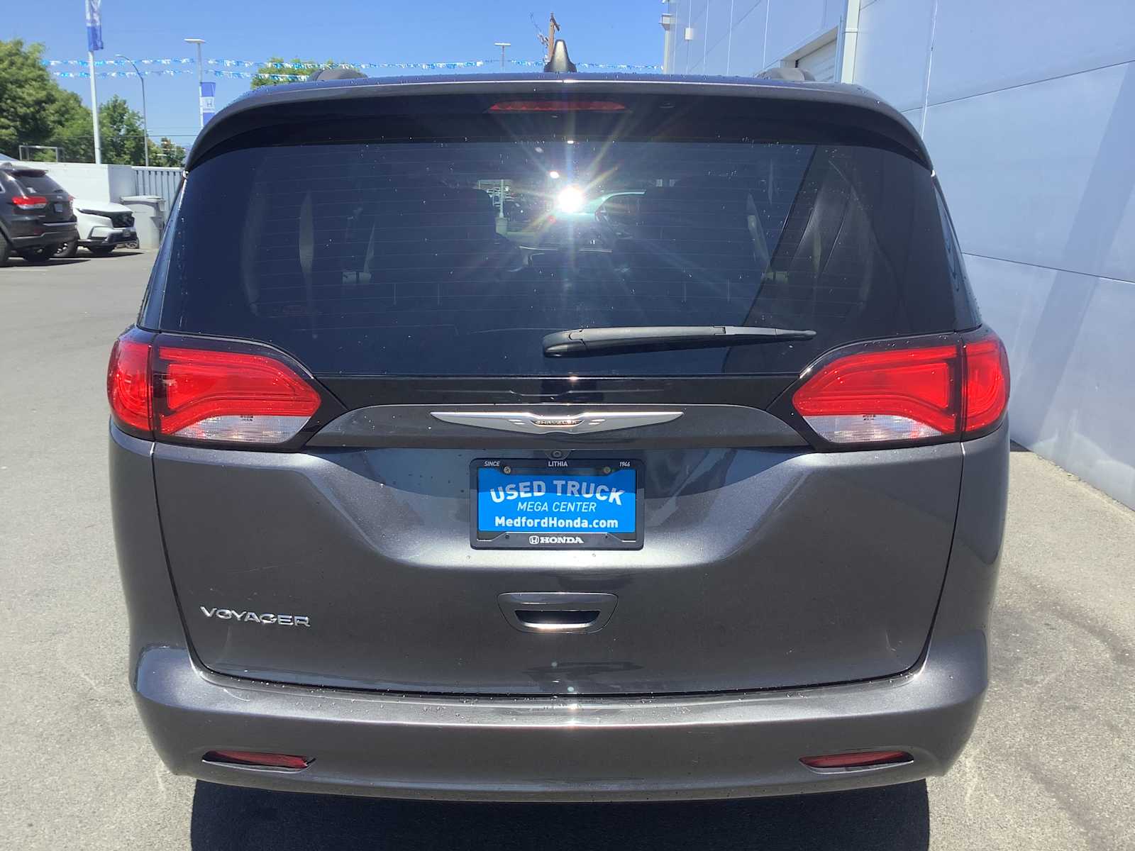 Thumbnail: 2021 Chrysler Voyager - 5