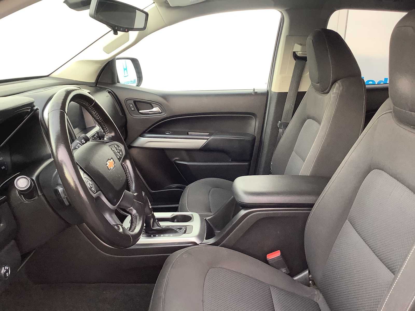 2016 Chevrolet Colorado LT photo 2
