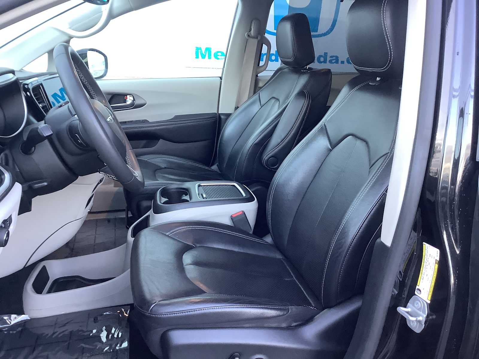 Thumbnail: 2022 Chrysler Pacifica - 10