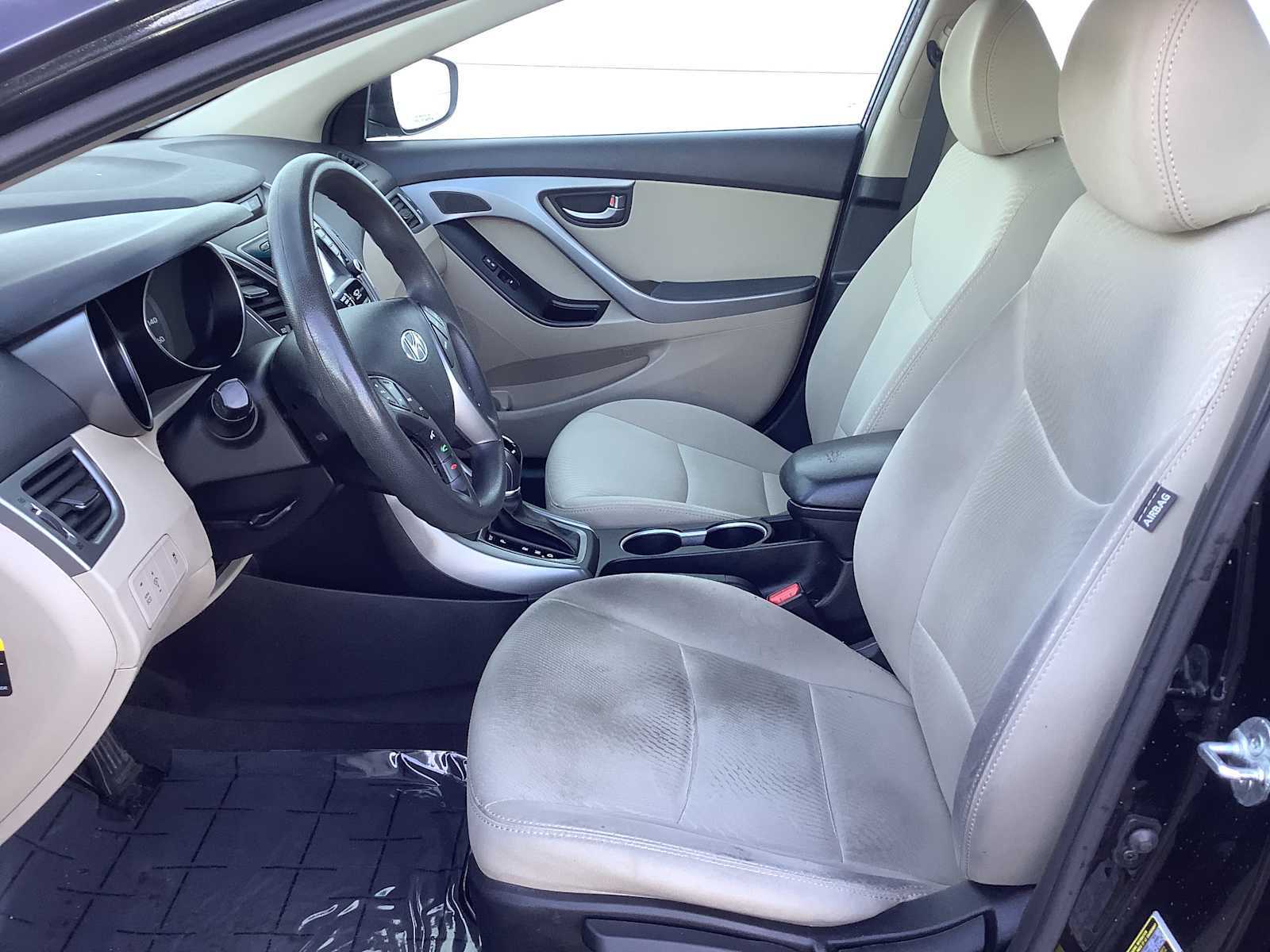 Used 2014 Hyundai Elantra SE with VIN 5NPDH4AEXEH458053 for sale in Medford, OR