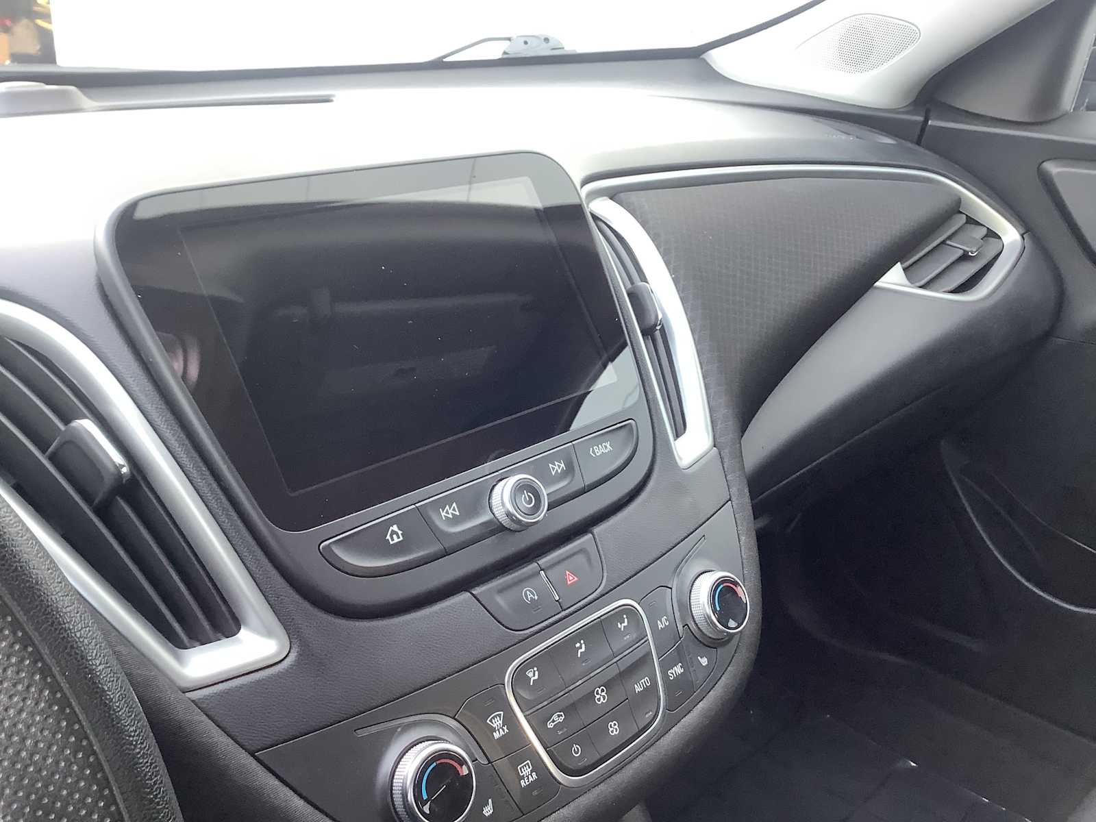 Thumbnail: 2022 Chevrolet Malibu - 17