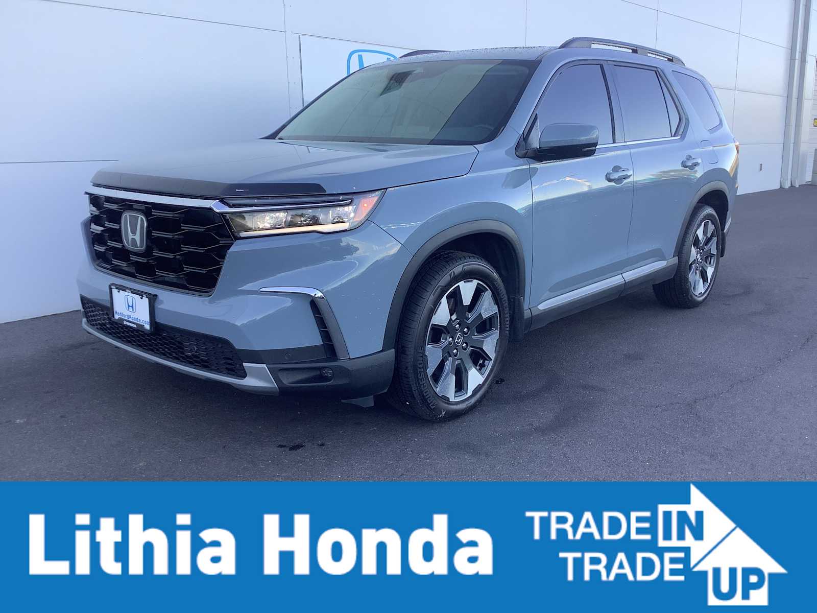 2025 Honda Pilot Touring AWD's photo