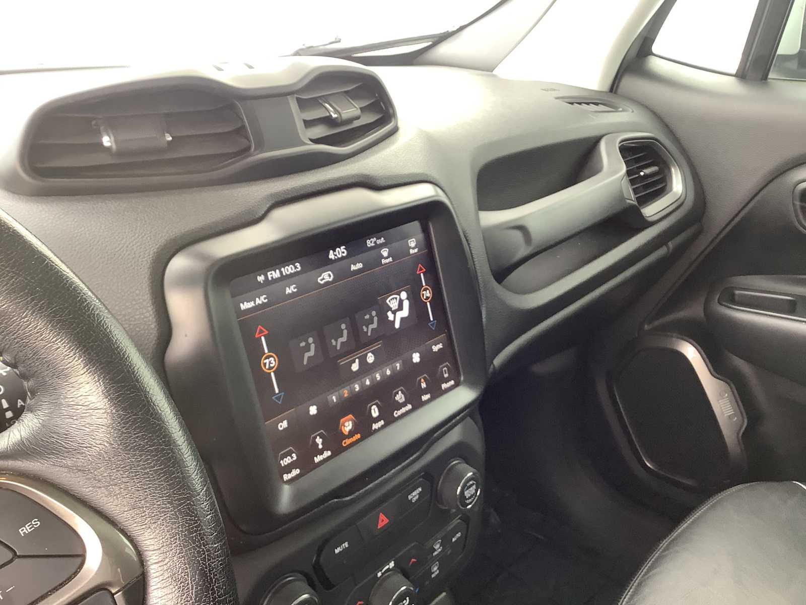 Thumbnail: 2018 Jeep Renegade - 17