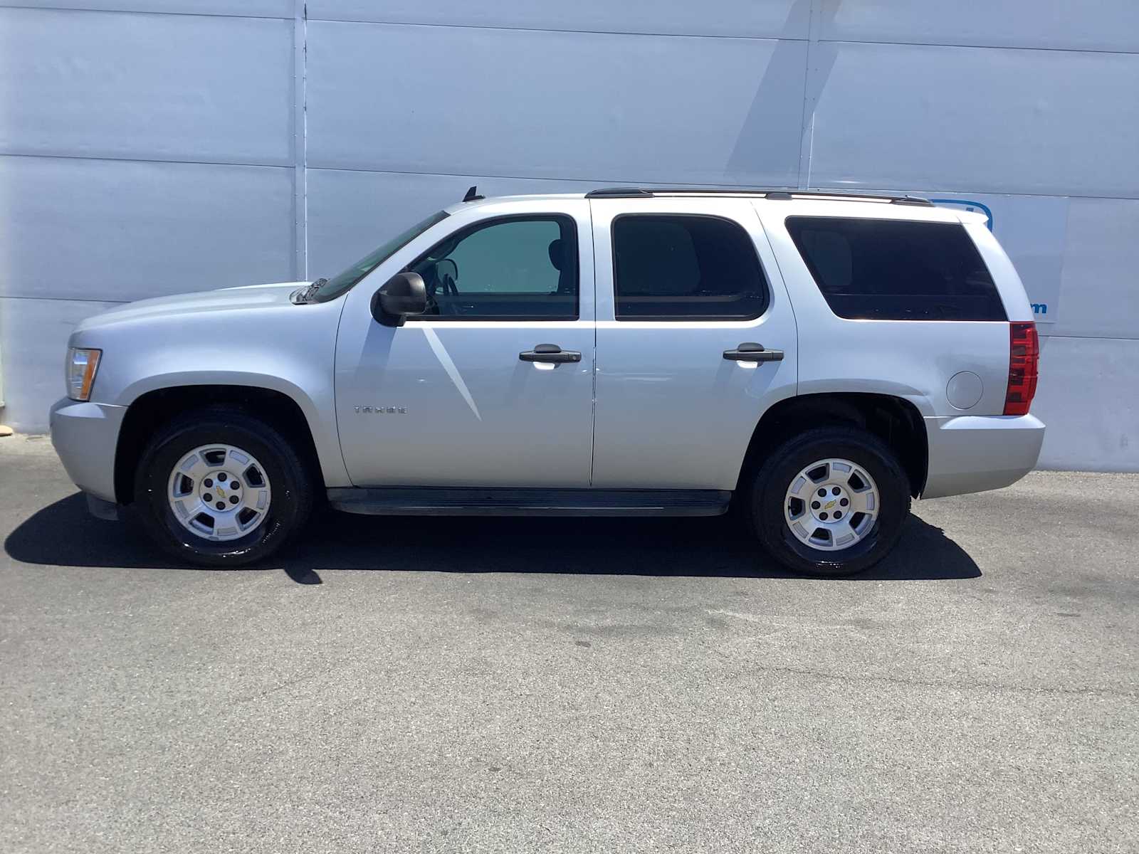 Thumbnail: 2010 Chevrolet Tahoe - 3