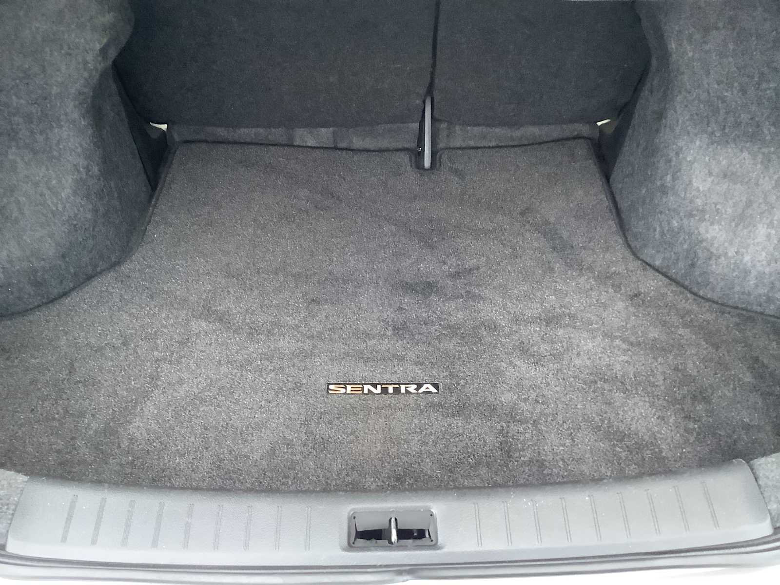 Thumbnail: 2018 Nissan Sentra - 14