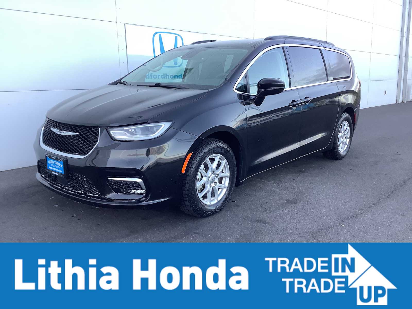 Thumbnail: 2022 Chrysler Pacifica - 1