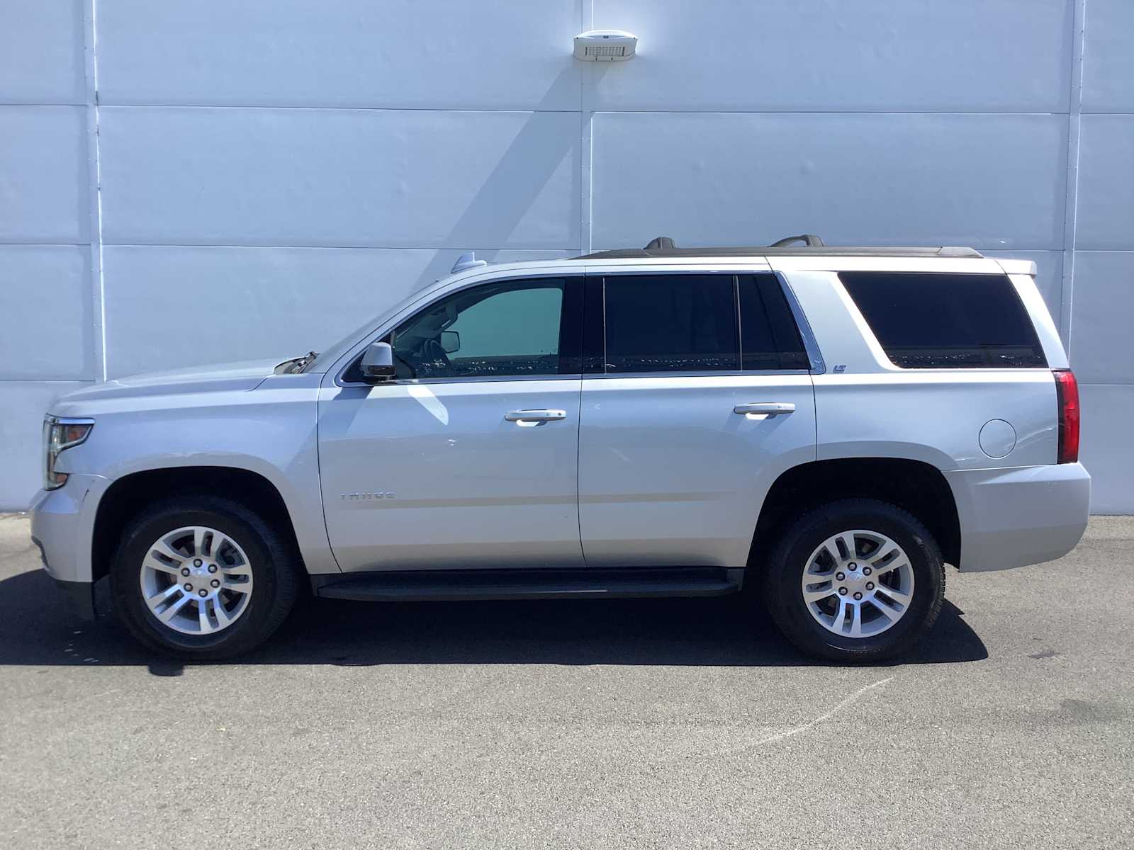 Used 2019 Chevrolet Tahoe LT with VIN 1GNSKBKC7KR278082 for sale in Medford, OR