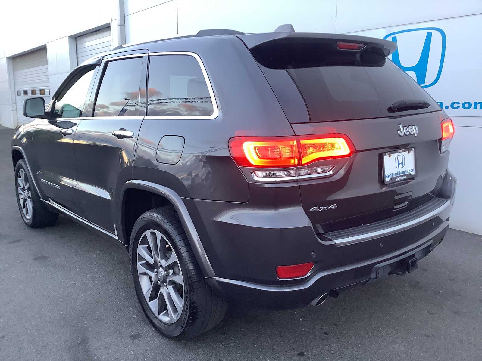 Thumbnail: 2017 Jeep Grand Cherokee - 4