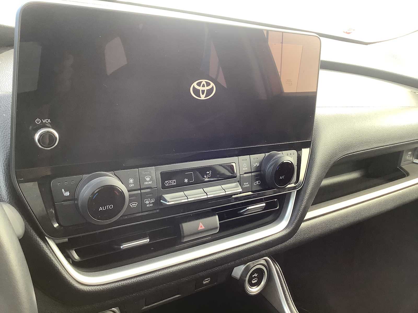 Thumbnail: 2024 Toyota Grand Highlander - 16