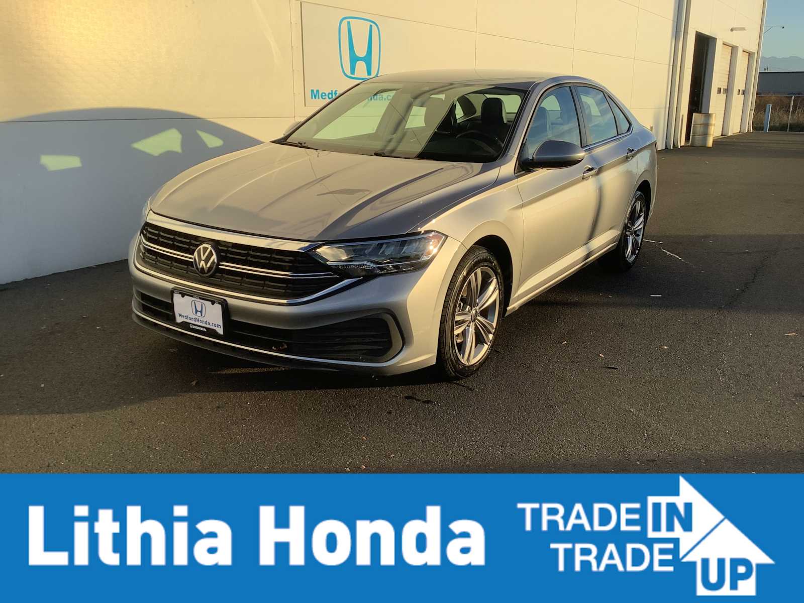 2024 Volkswagen Jetta SE's photo